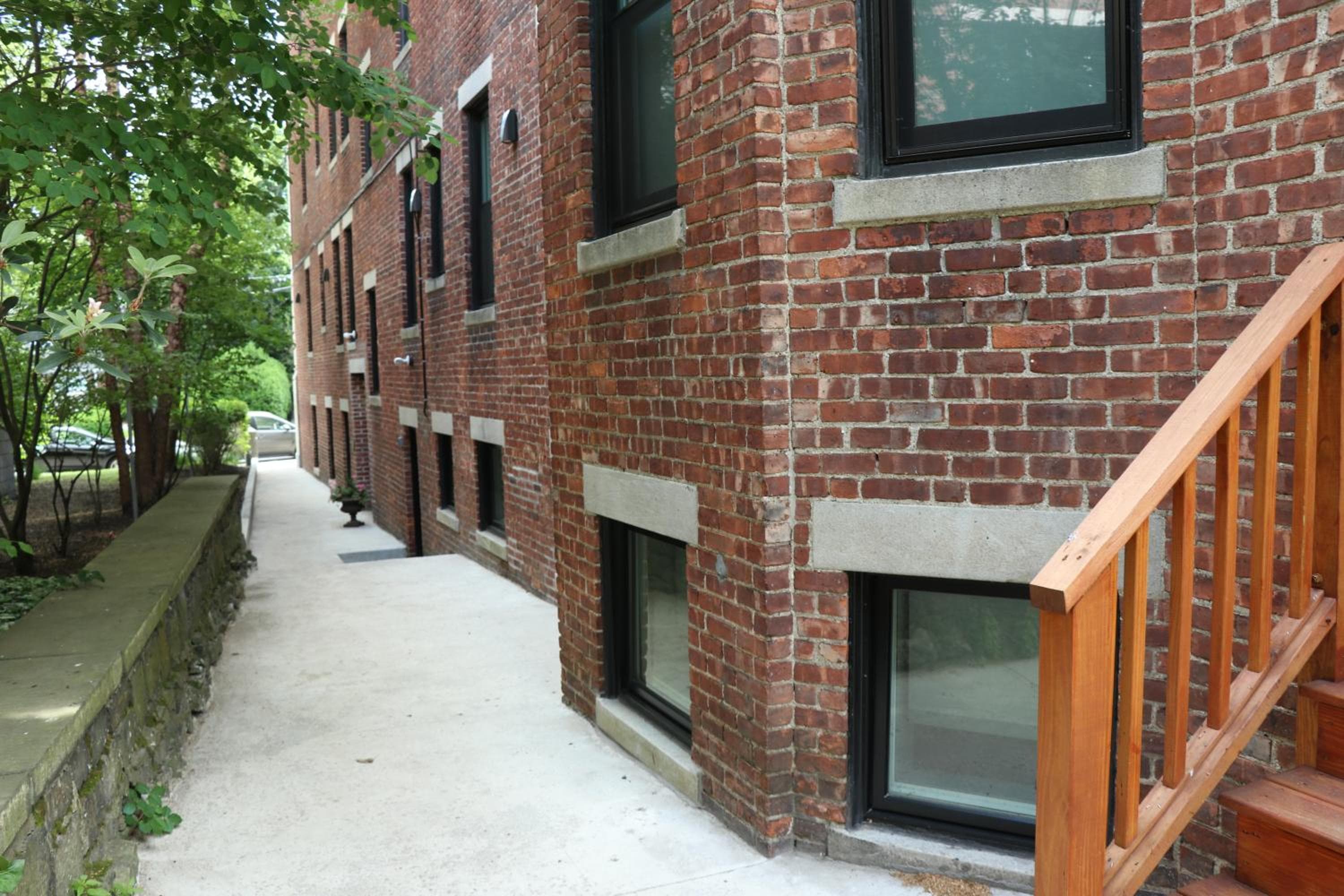 A Stylish Stay w/ a Queen Bed, Heated Floors.. #23, Brookline, photo 5