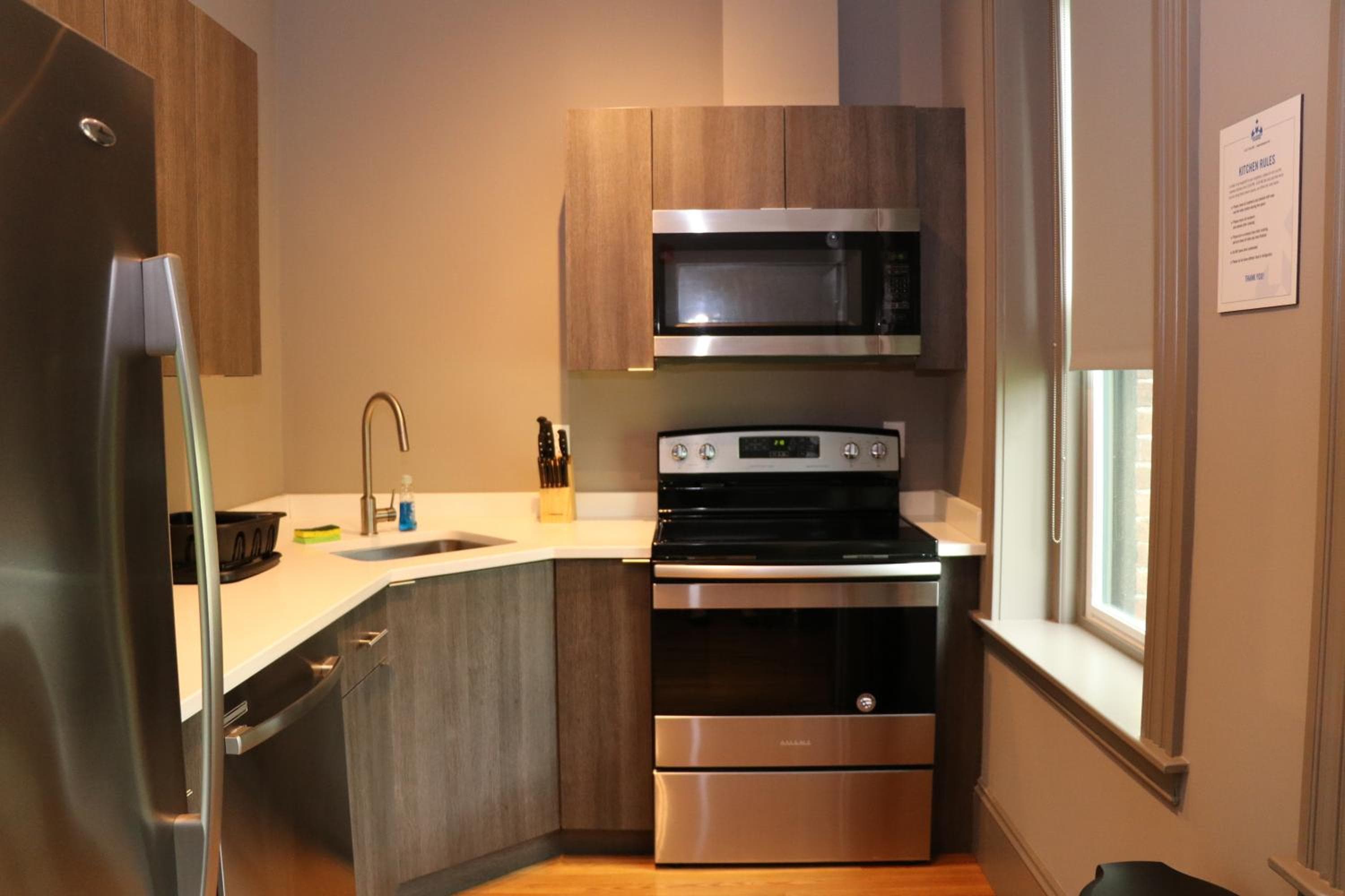 A Stylish Stay w/ a Queen Bed, Heated Floors.. #23, Brookline, photo 6
