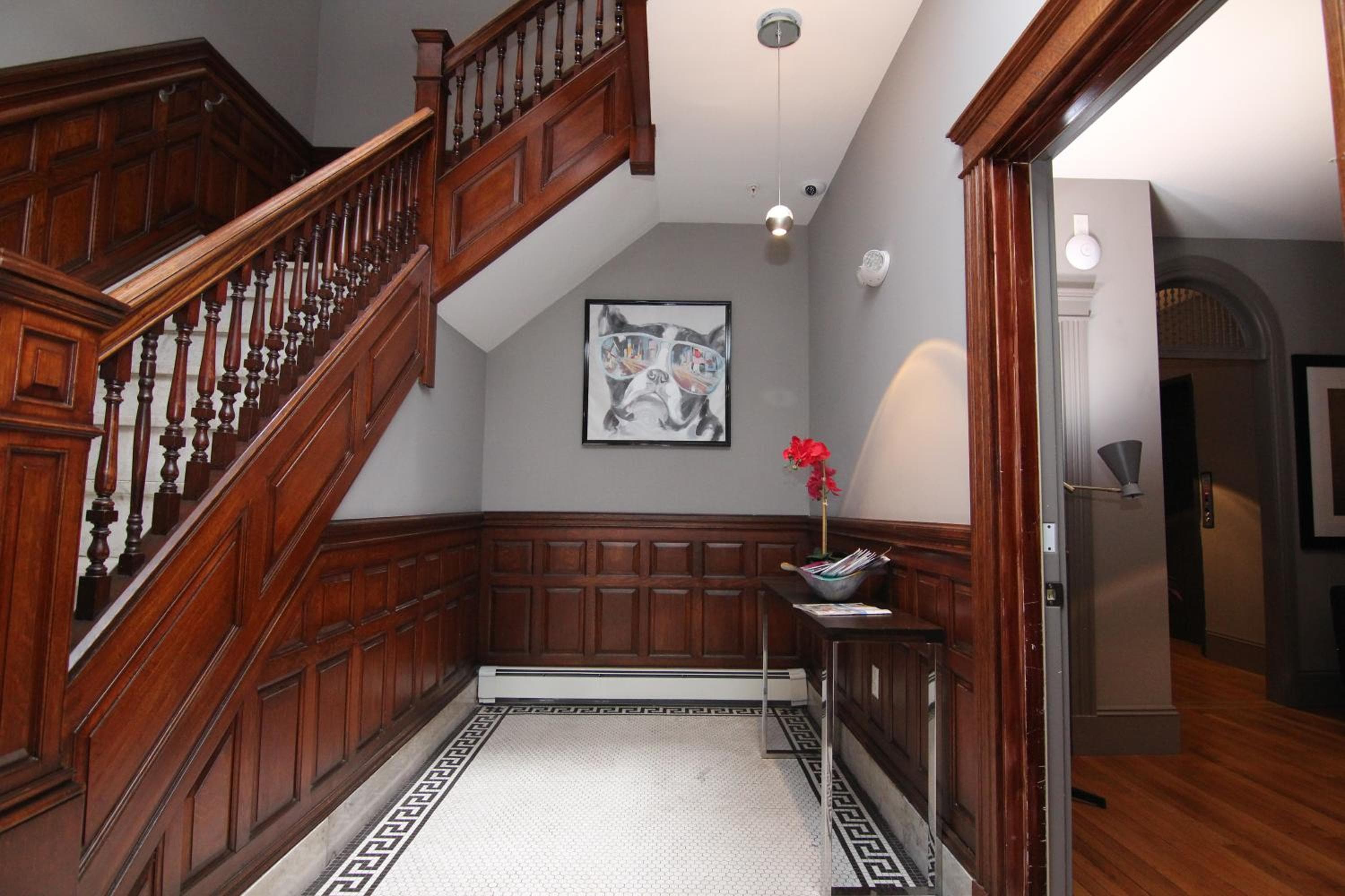 A Stylish Stay w/ a Queen Bed, Heated Floors.. #23, Brookline, photo 4