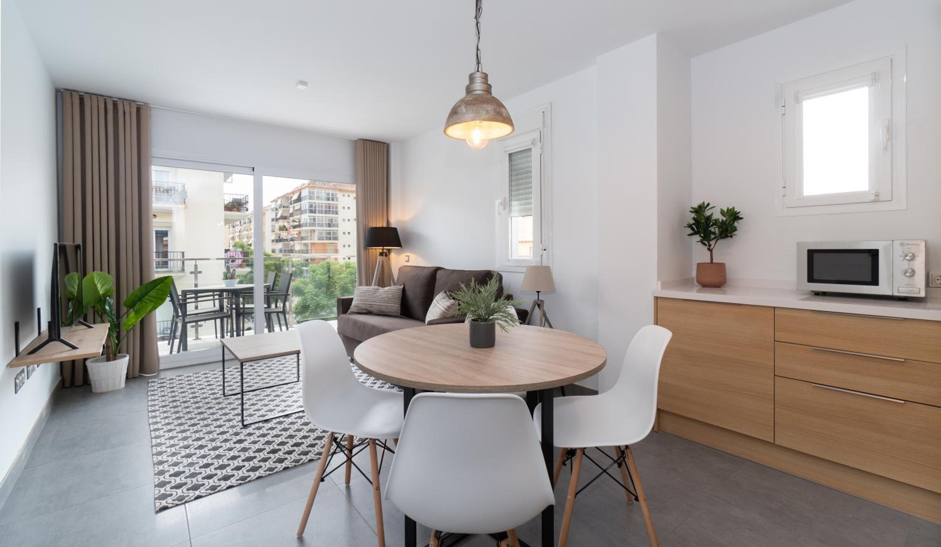 Sur Suites La Dorada, centricos soleados a pocos metros de la Playa y con Parking Opcional, Fuengirola