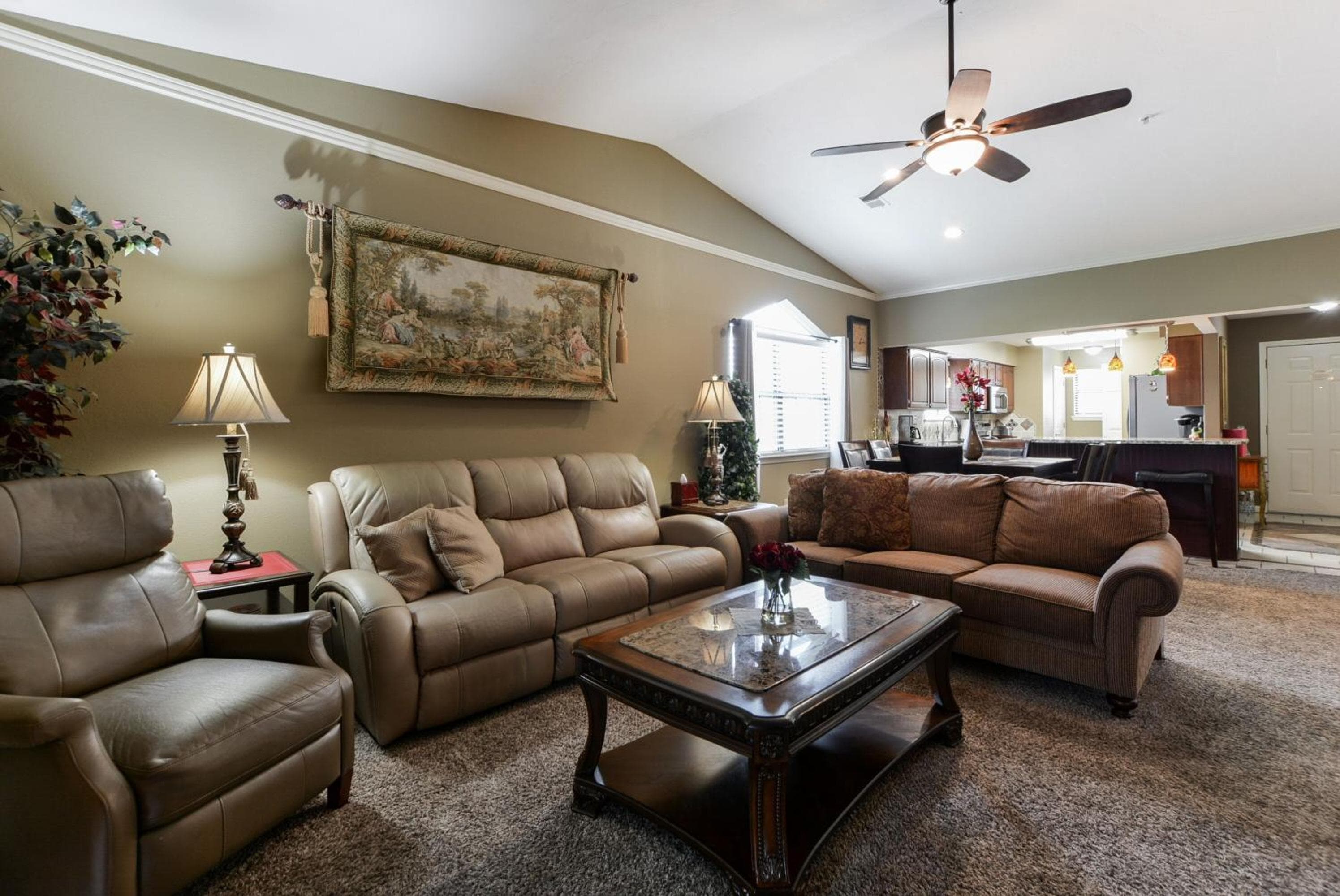 Luxury Condos at Thousand Hills - Heart of Branson - Beautifully remodeled - Spacious and Affordable, Branson, photo 2