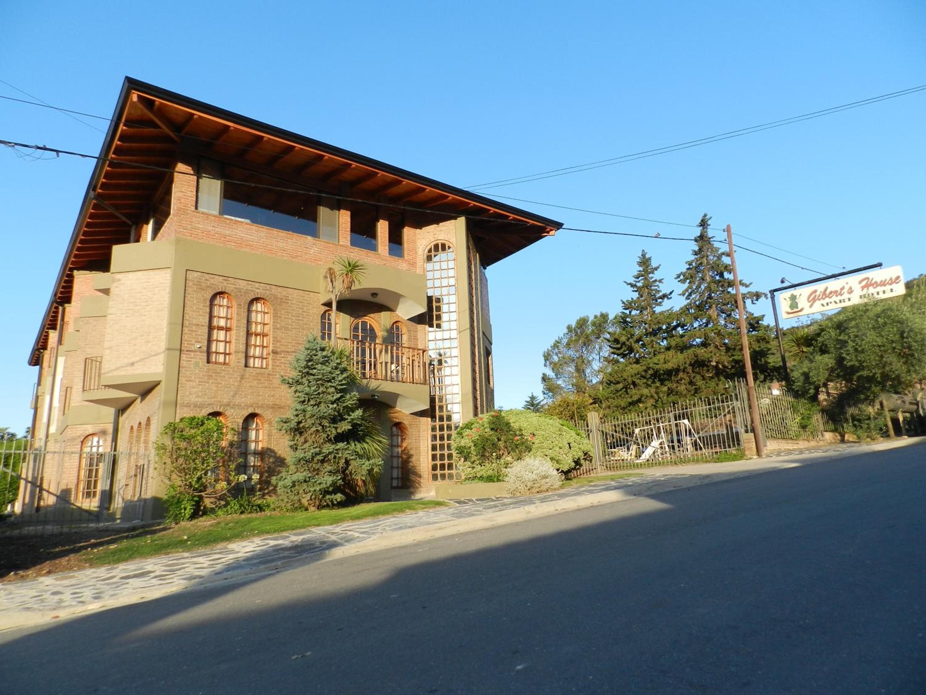 Apart-Hotel Gibert's House, Villa Carlos Paz
