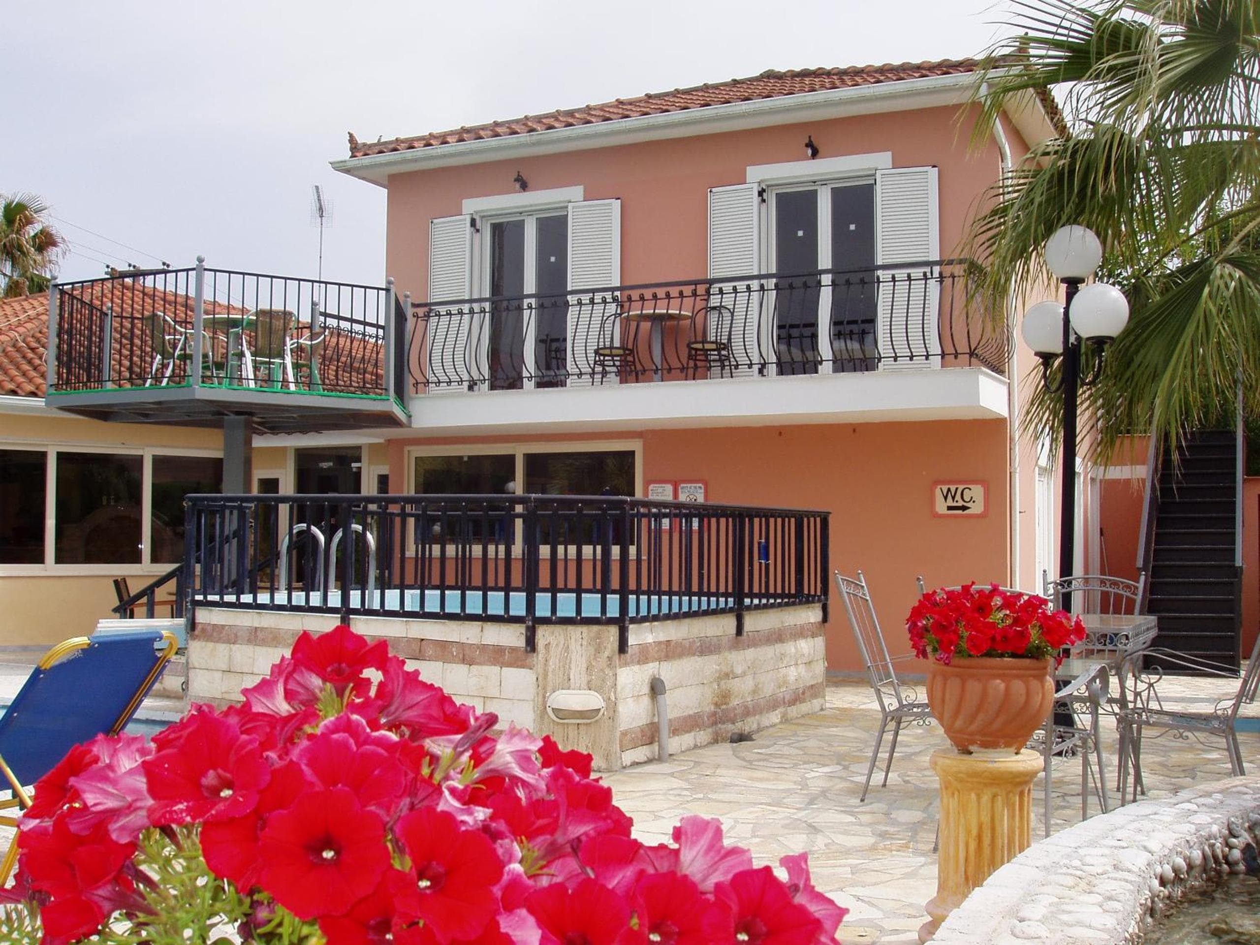 Paradise Apartments, Laganas