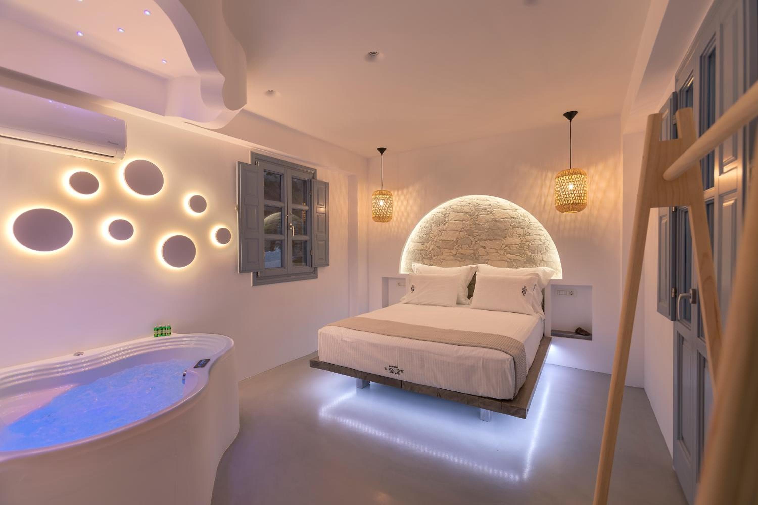 BlackStone Luxury Suites, Emporio Santorini, photo 2