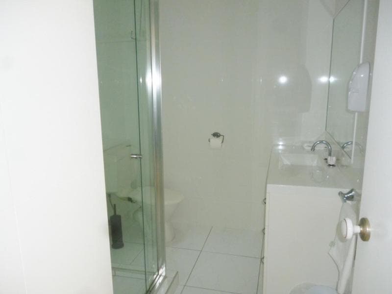 Bathroom at Le Lavandou Holiday Apartments