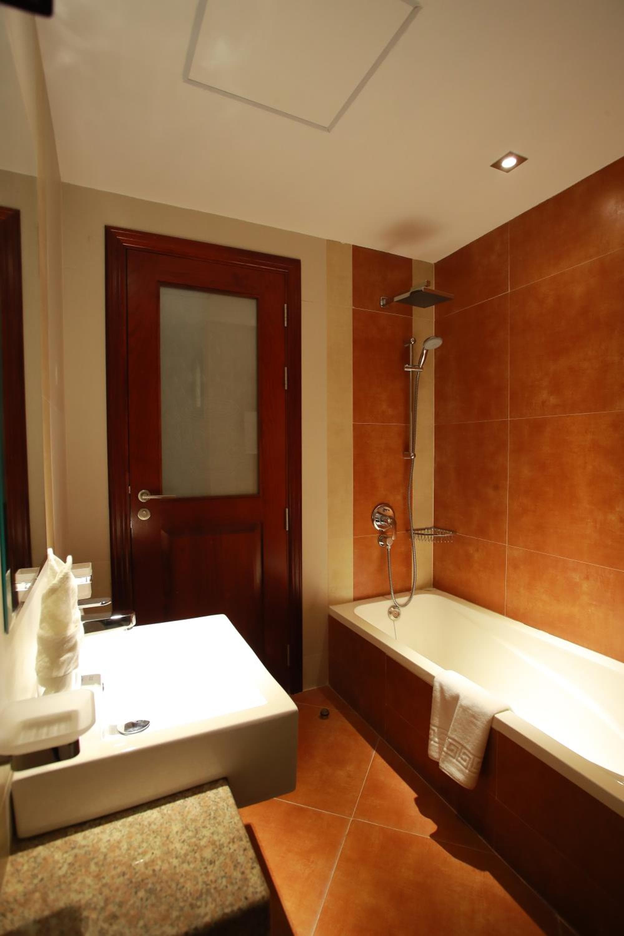 Al Liwan Suites Rawdat Al Khail, Doha, photo 3