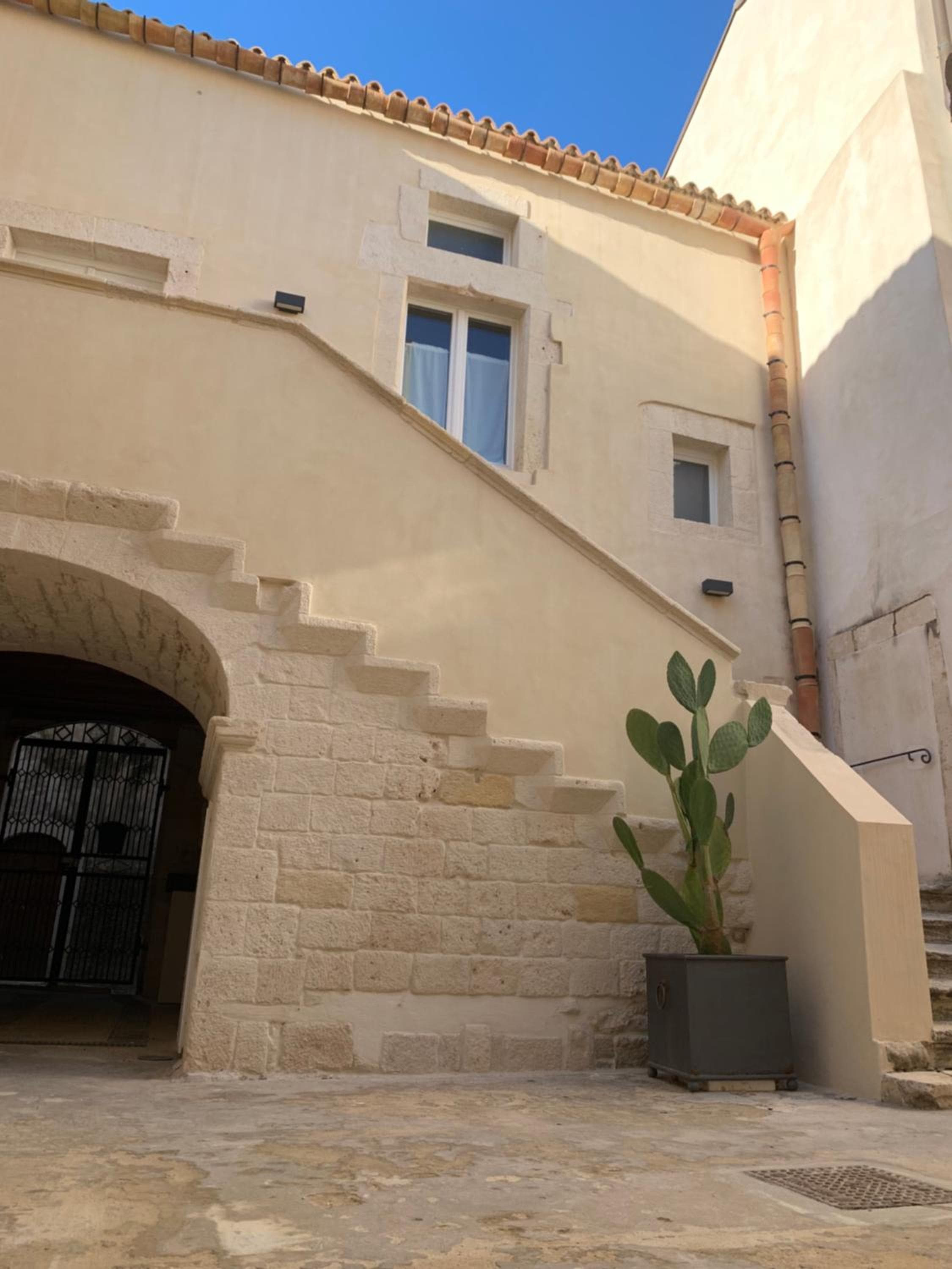 Isabella di Castiglia Apartments, Siracusa