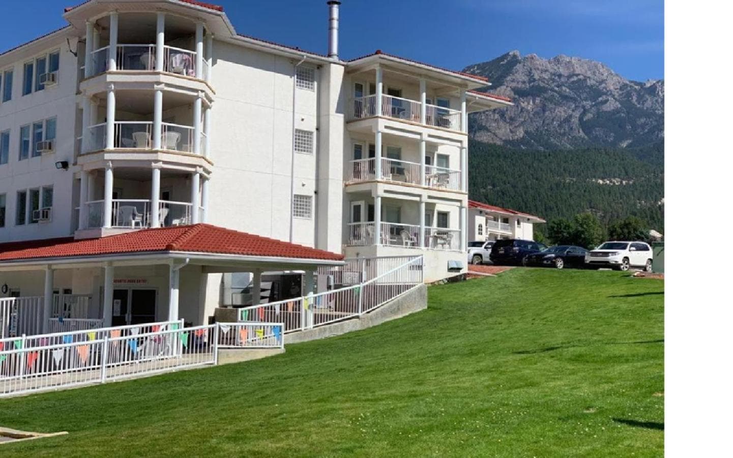 Mountain View Suites & Residency at Fairmont Hot Springs, Fairmont Hot Springs, photo 2