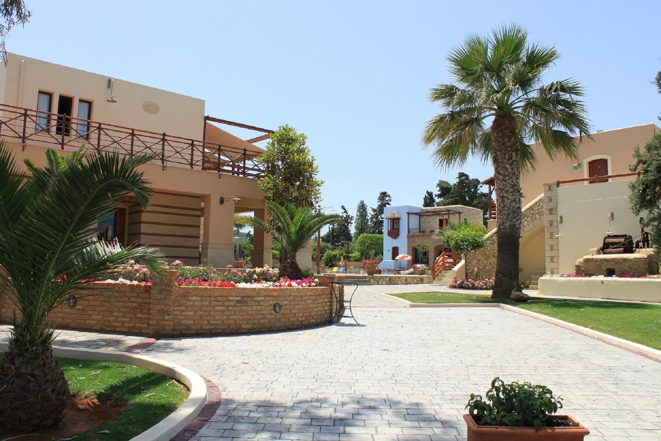 Omega Platanias, Plataniás