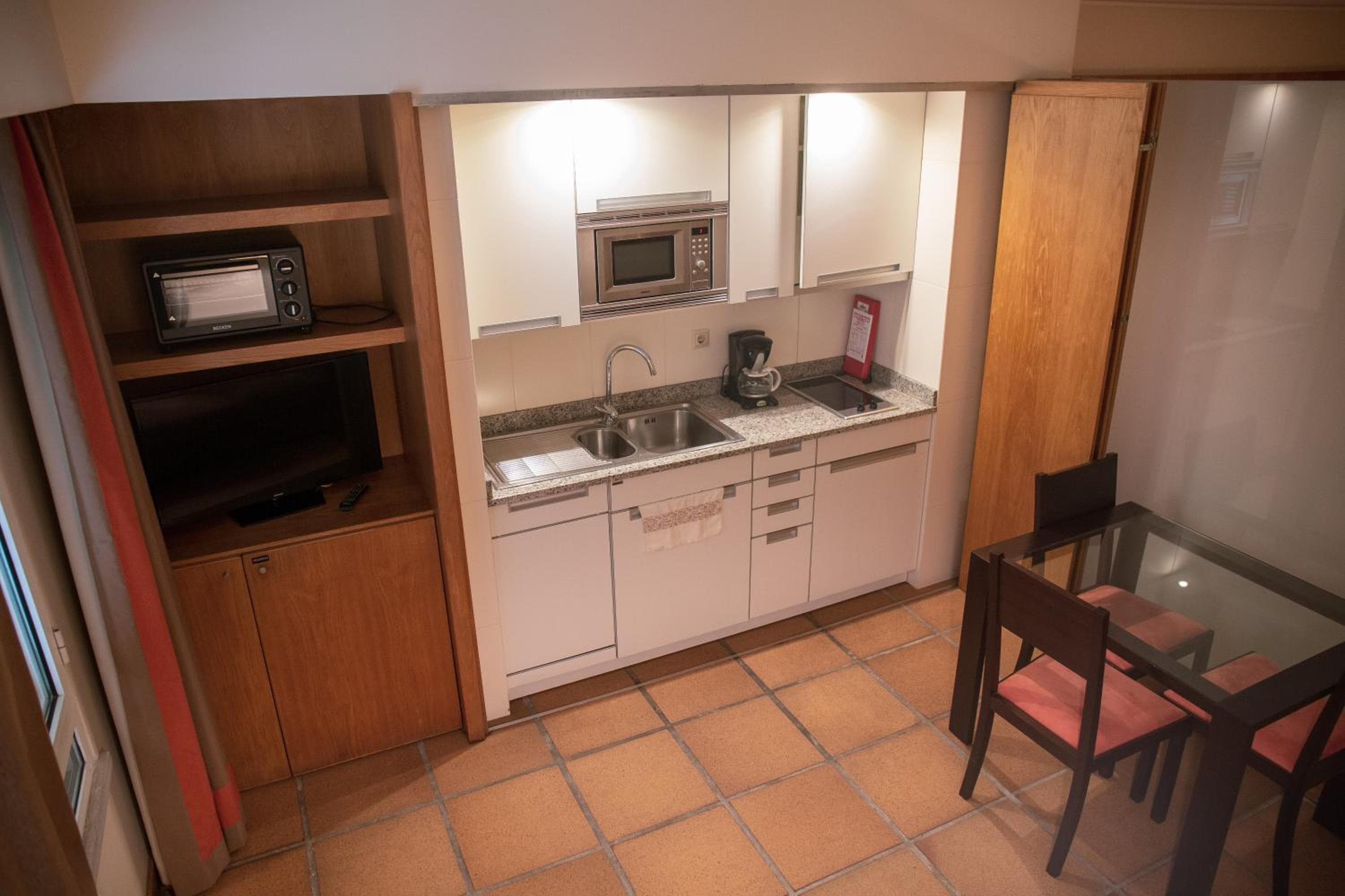 Apartamentos Turisticos Atlantida, Funchal, photo 6