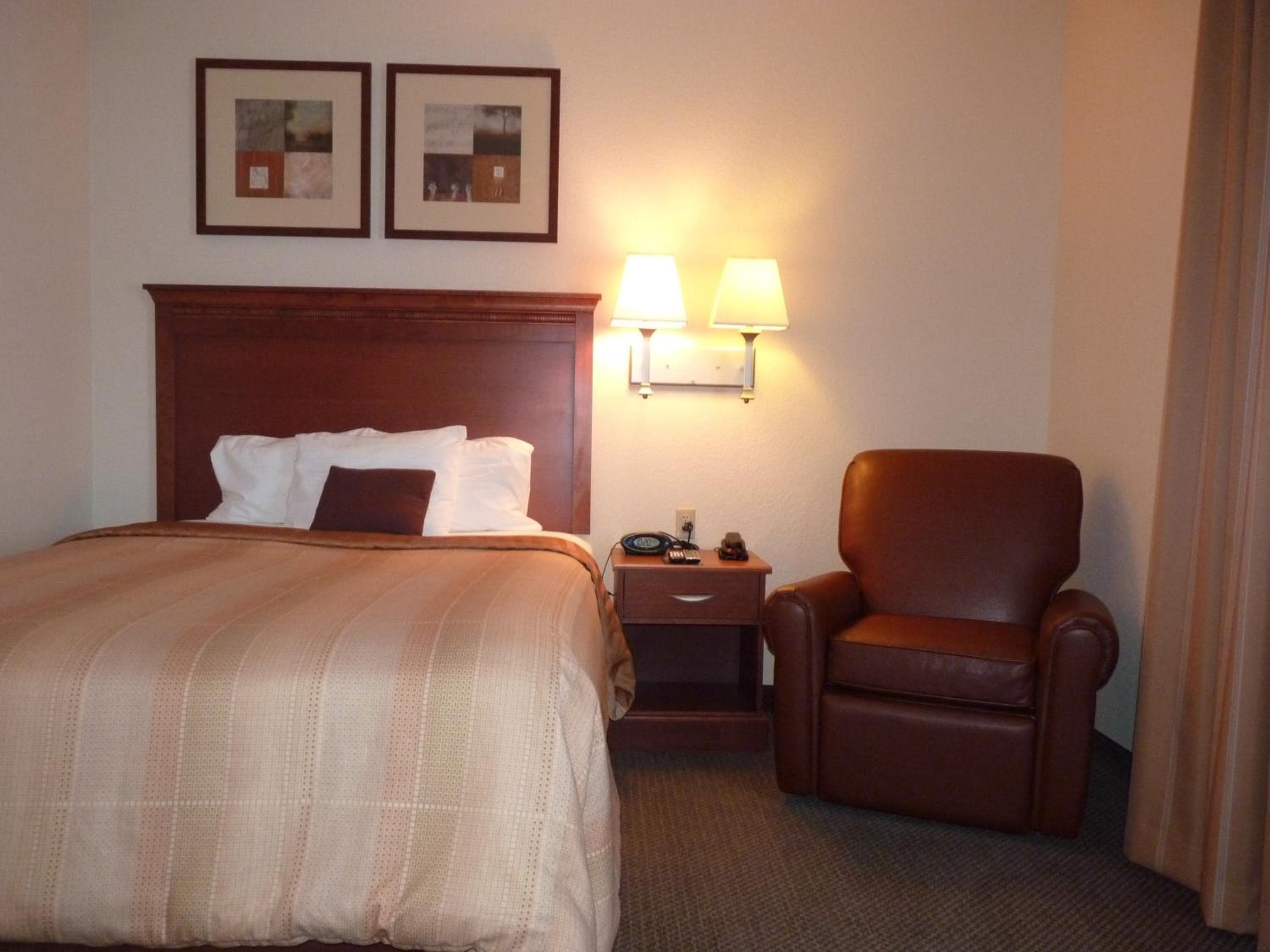 Candlewood Suites Fayetteville by IHG, Fayetteville, photo 2