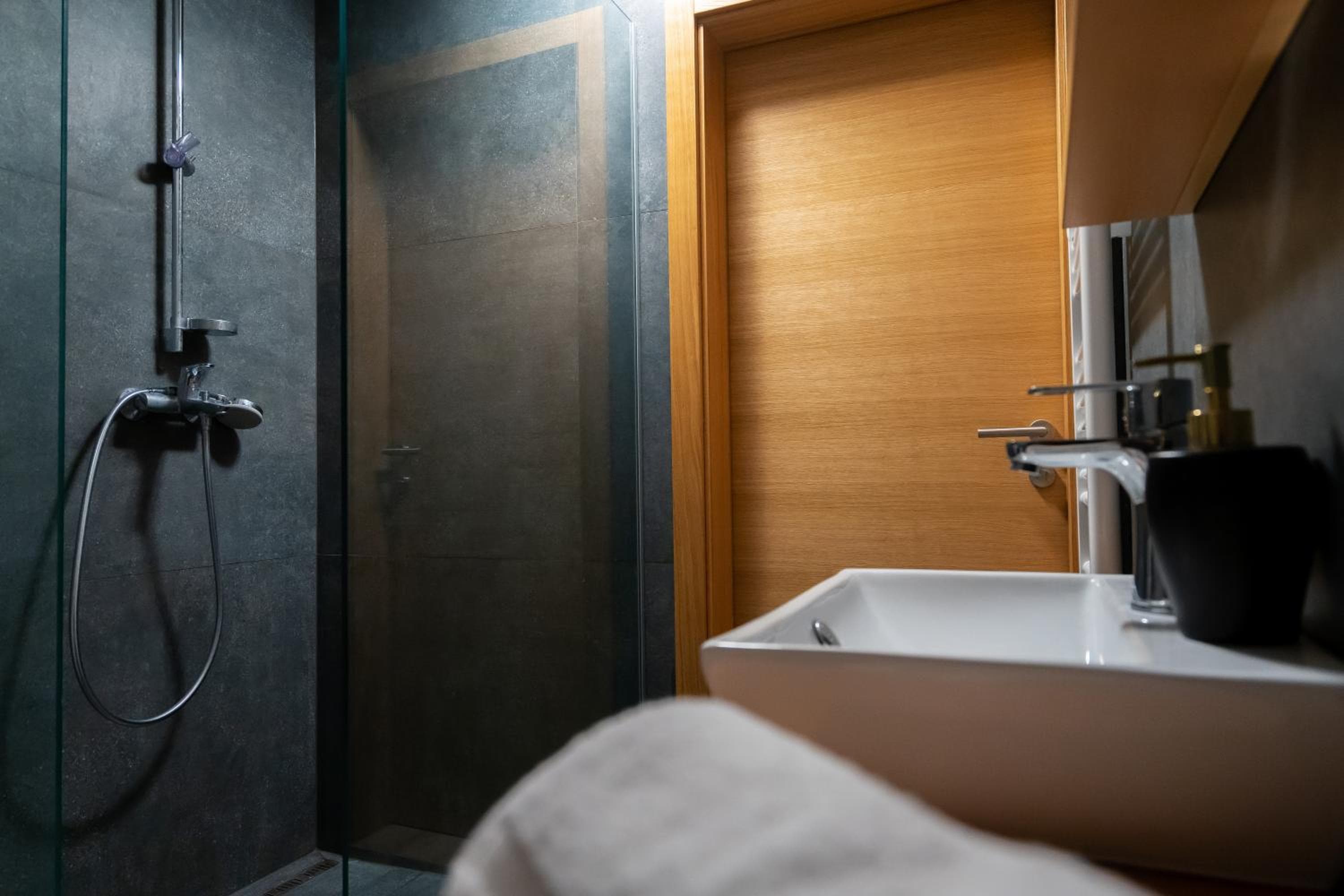 PJ Apartments & Wellness - Hot Tub & Sauna - Free Parking, Cerklje na Gorenjskem, photo 2