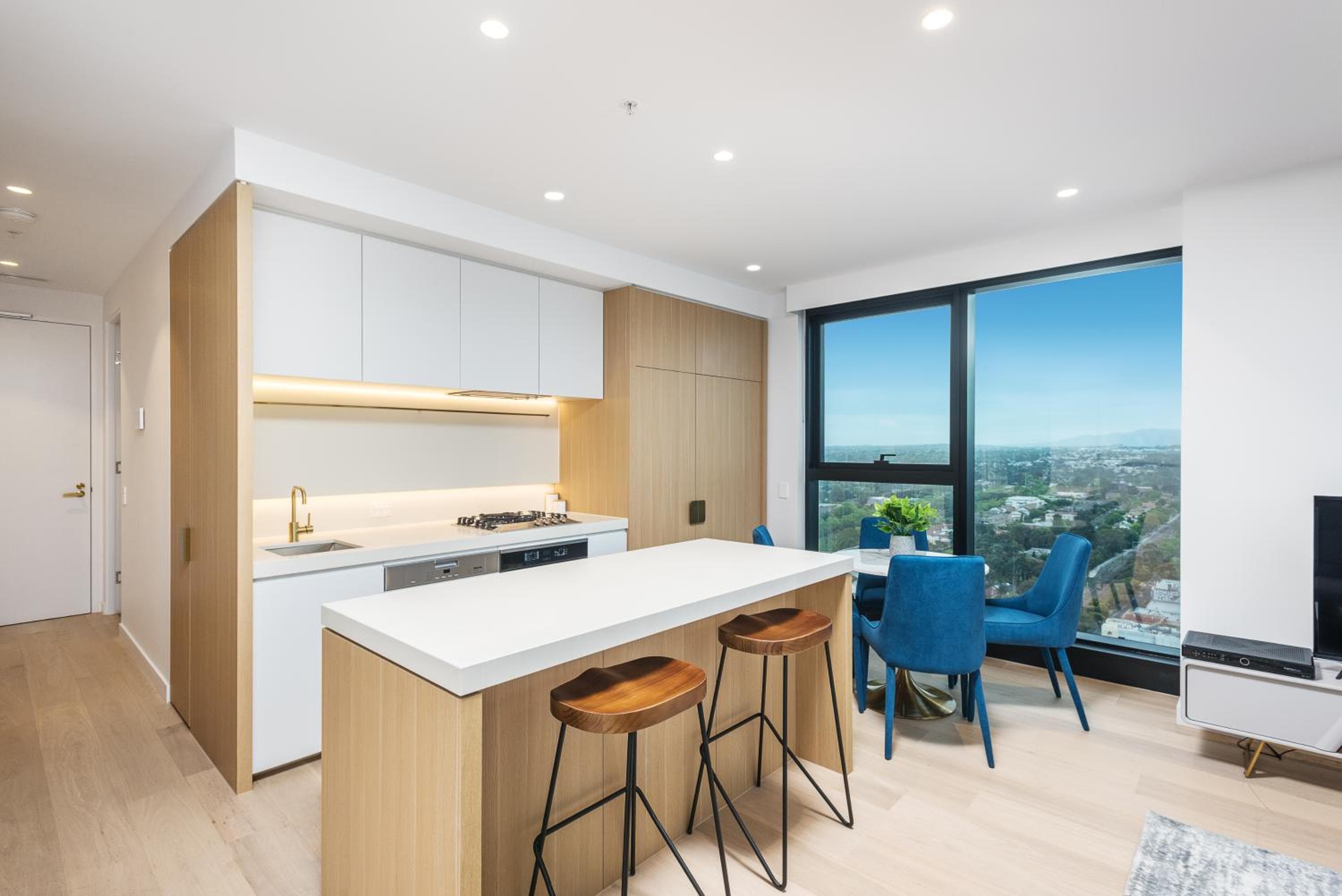 Sky One Apartments by CLLIX, Box Hill, photo 2