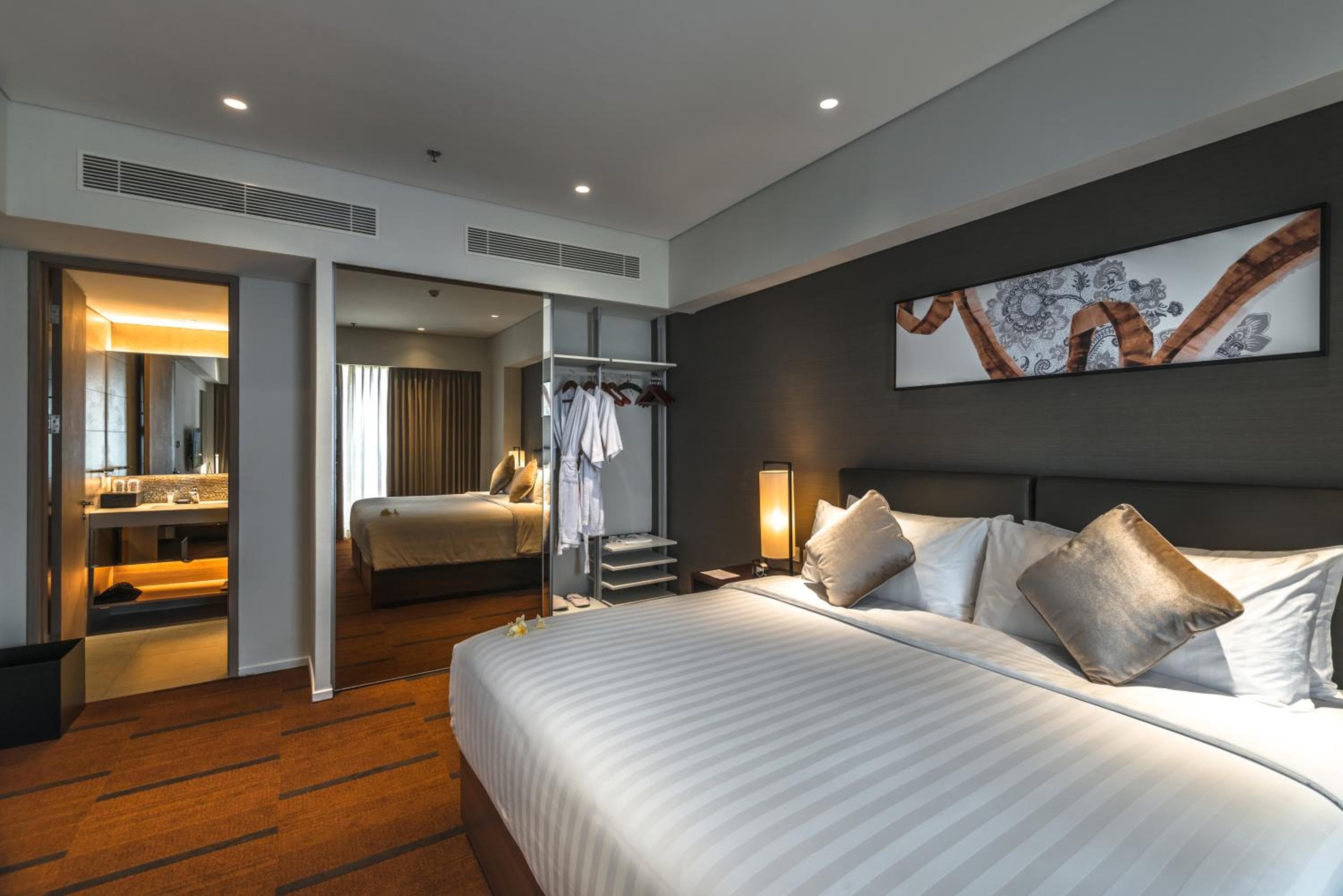 Oakwood Hotel & Residence Surabaya, Surabaya, photo 2