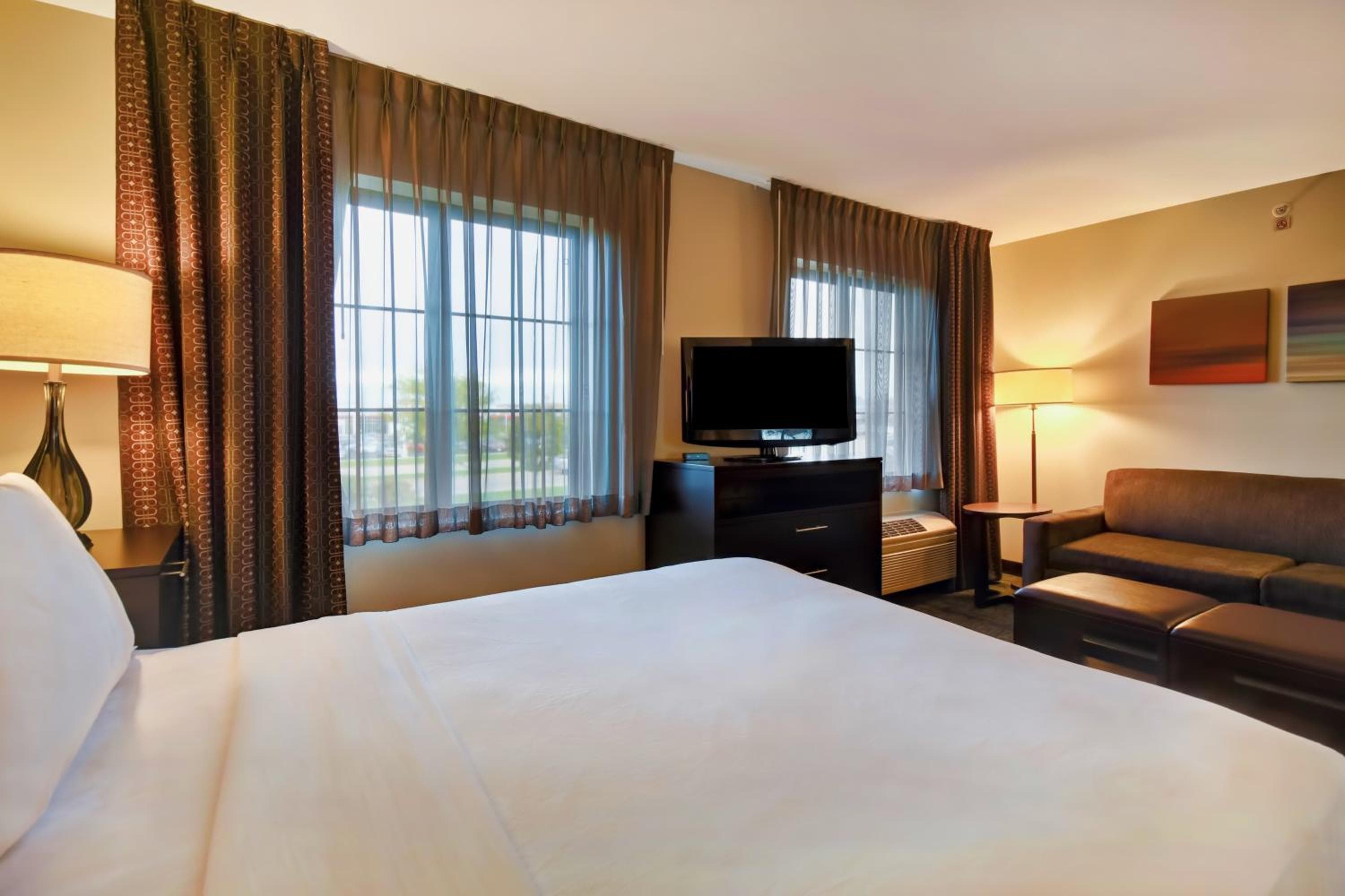 Staybridge Suites Madison - East by IHG, Madison, photo 2