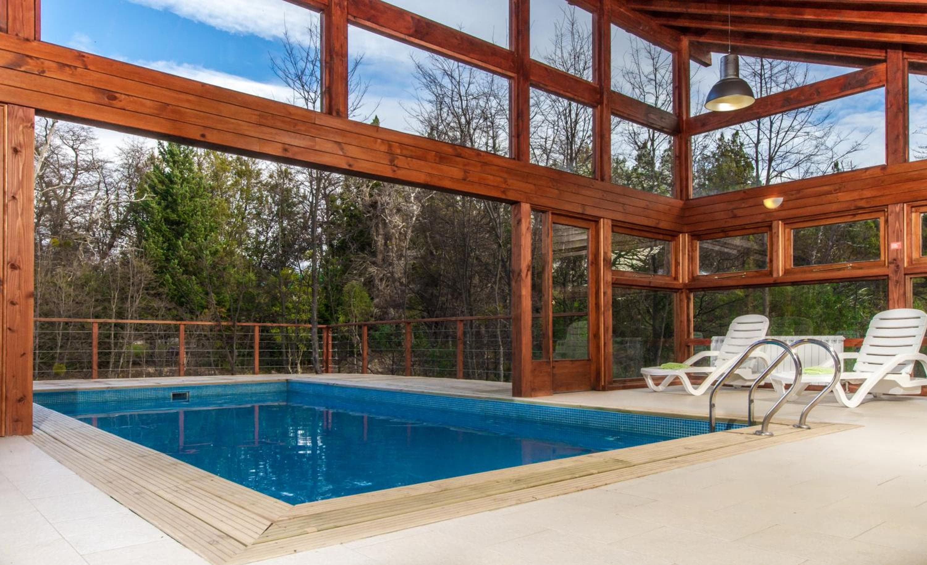 Arbolar, Casas de Montaña- Piscina climatizada, Villa La Angostura