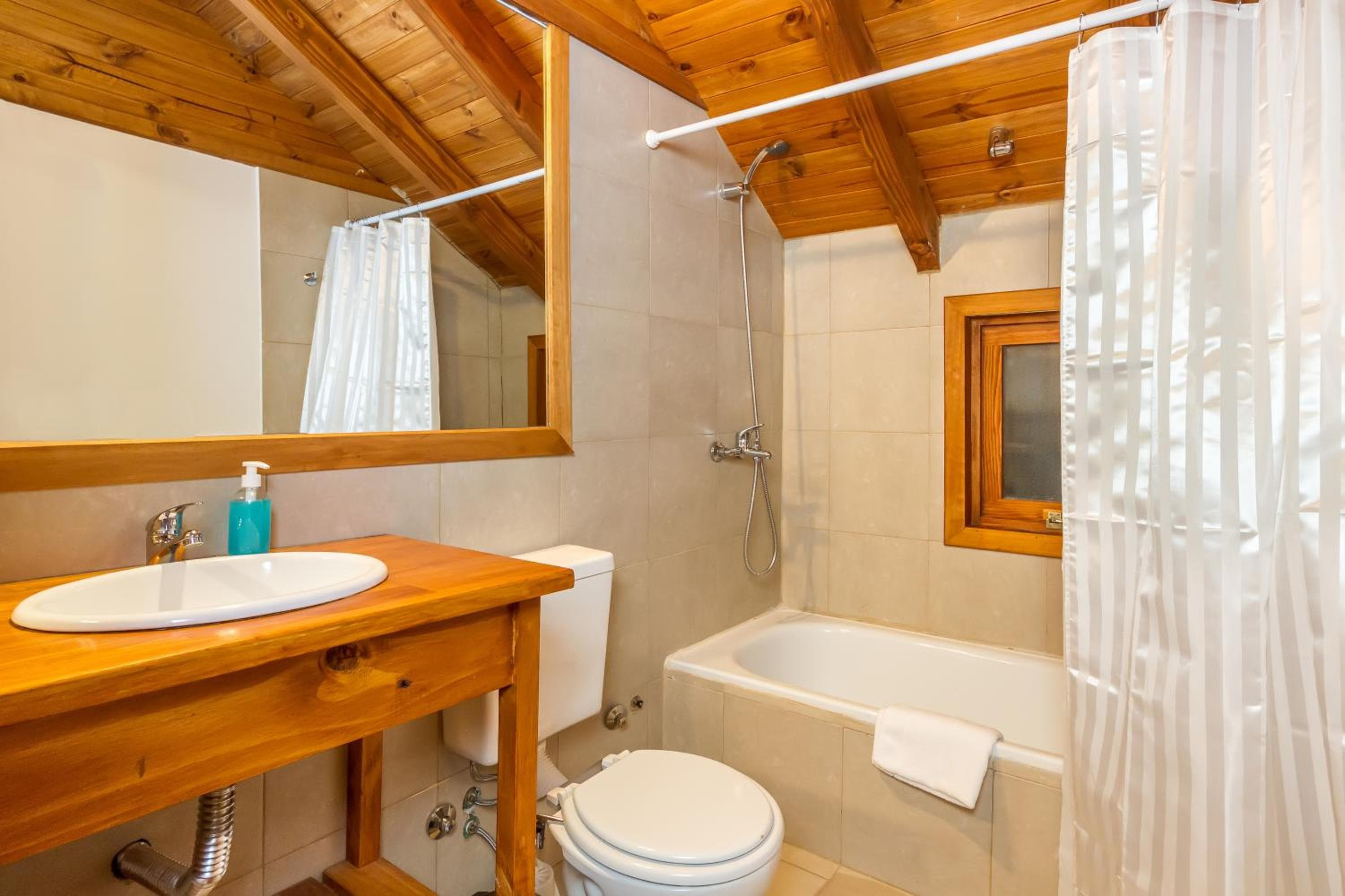 Arbolar, Casas de Montaña- Piscina climatizada, Villa La Angostura, photo 4