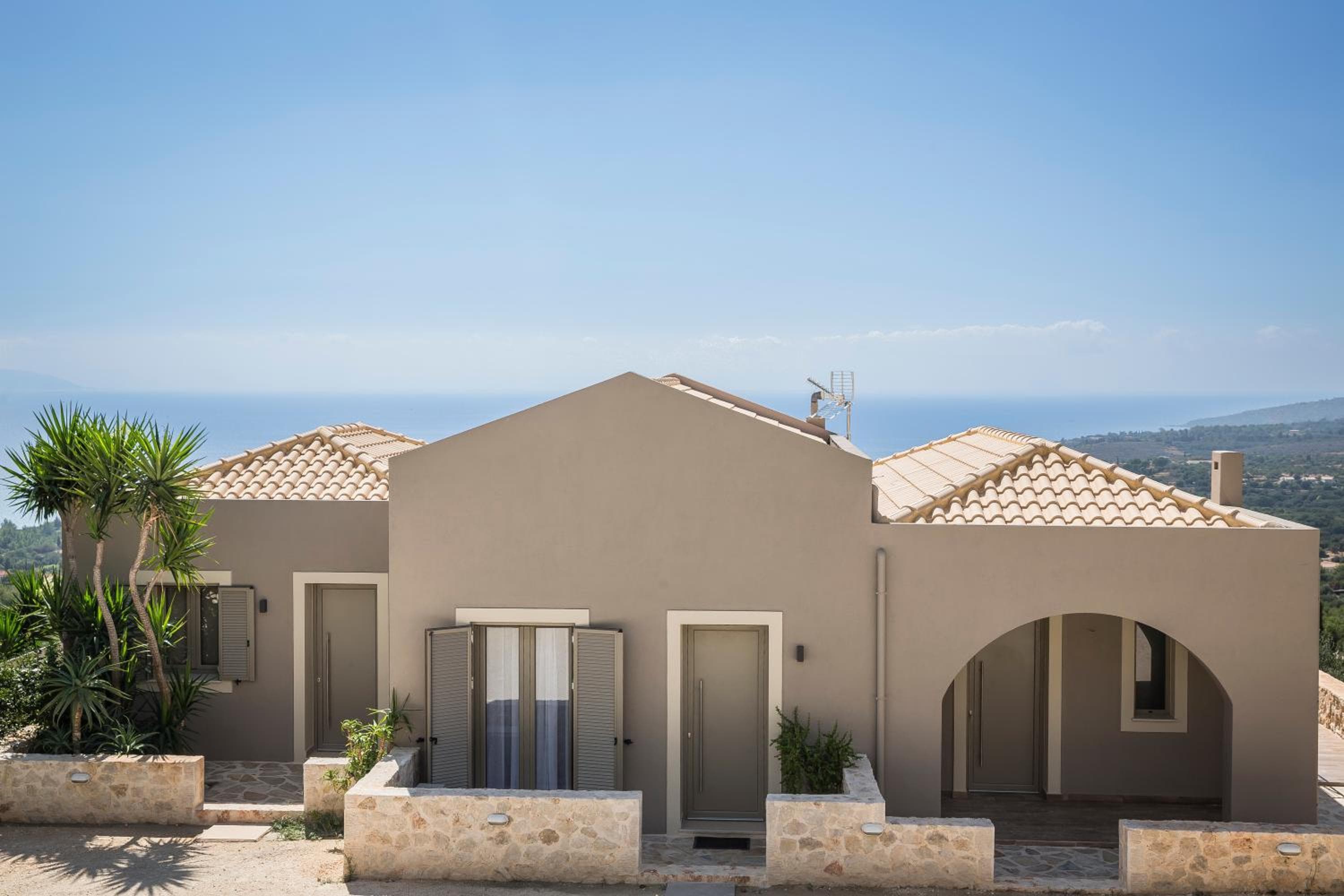 Diana Suites, Trapezaki