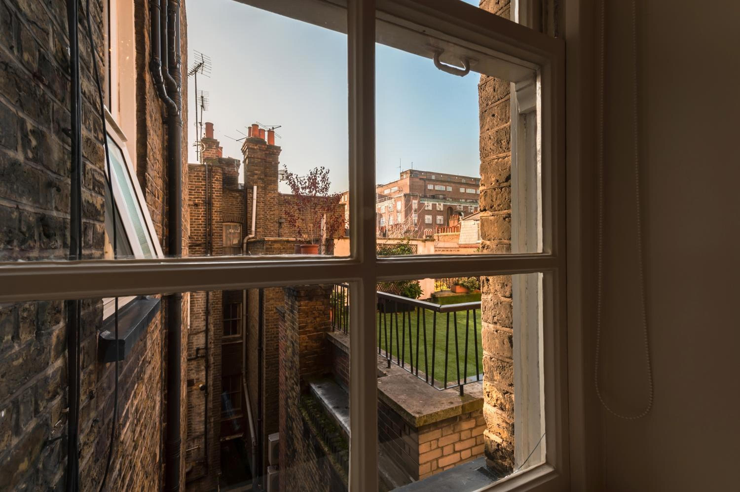 Balcony at Curzon Street by Mansley