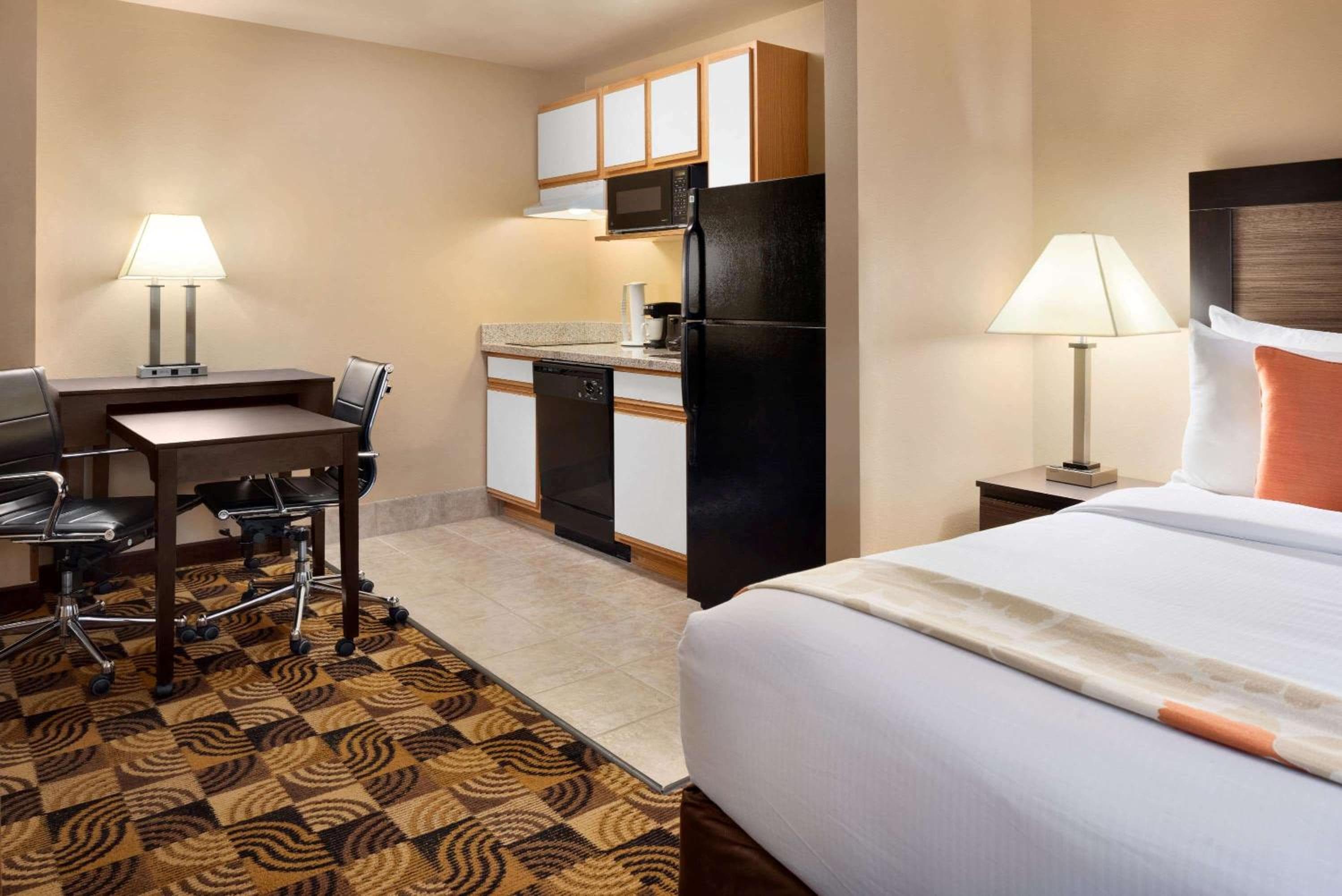 Hawthorn Extended Stay by Wyndham Milwaukee Airport, Oak Creek, photo 6