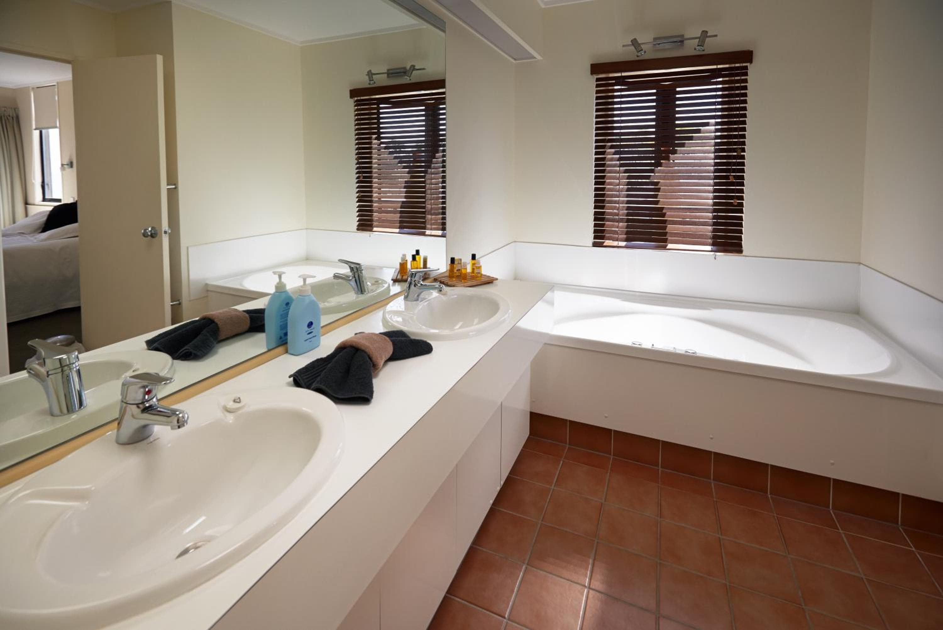 Pioneer Waterfront Apartments, Paihia, photo 3