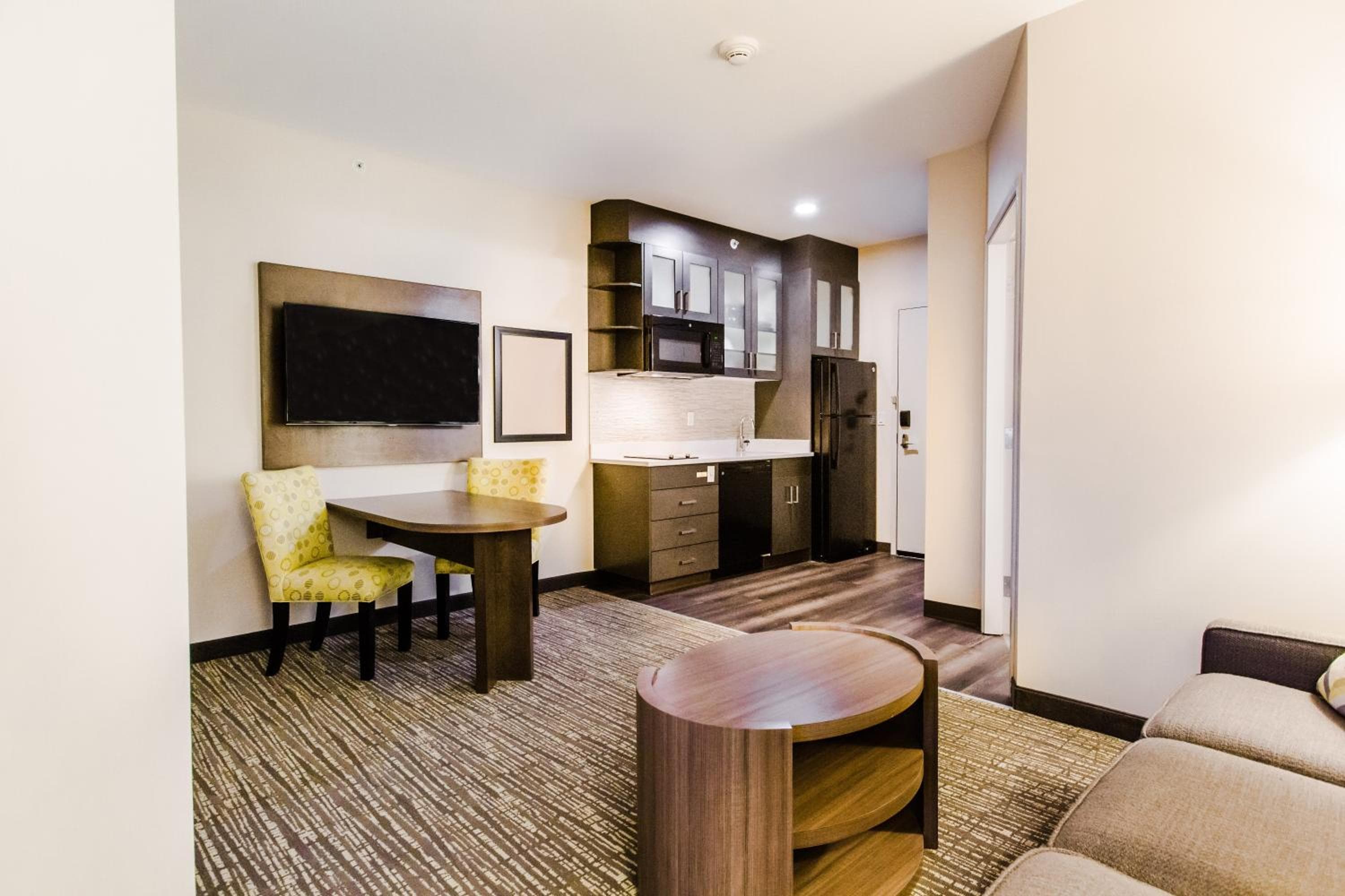 Candlewood Suites West Edmonton - Mall Area by IHG, Edmonton, photo 6