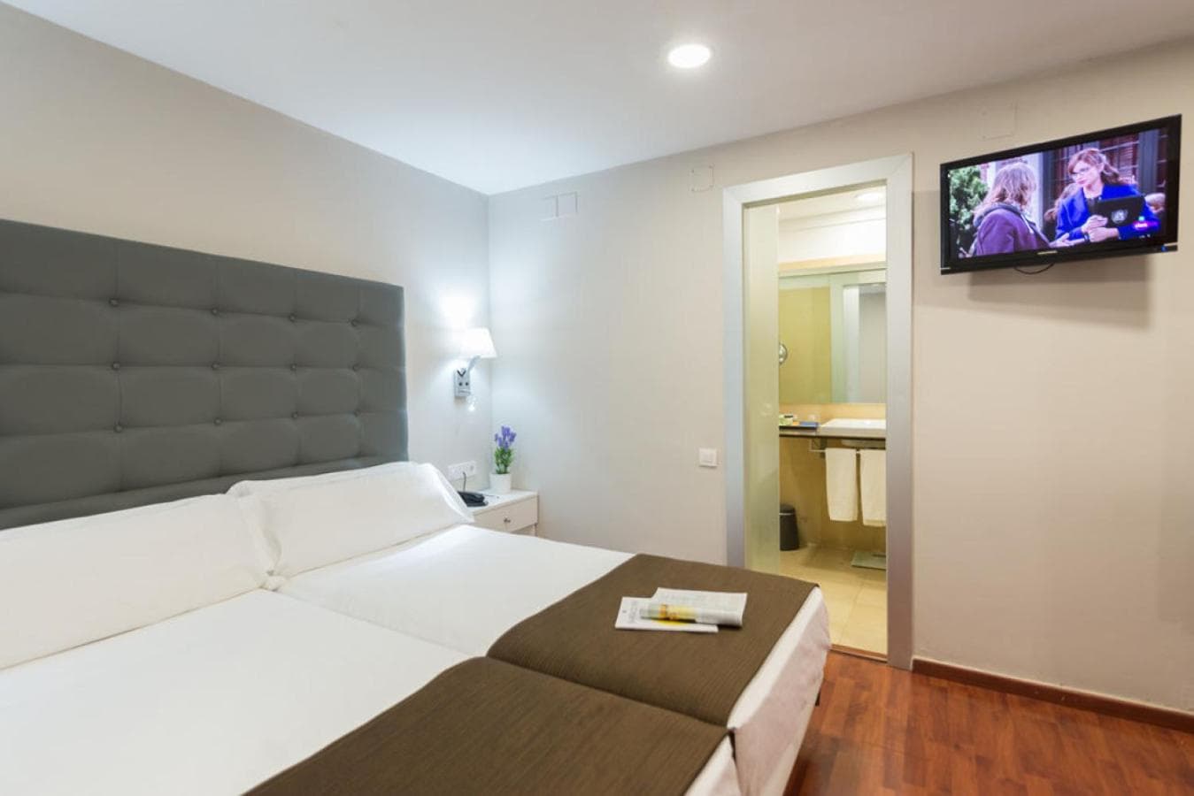 Senator Barcelona Apartments, Barcelona, photo 6