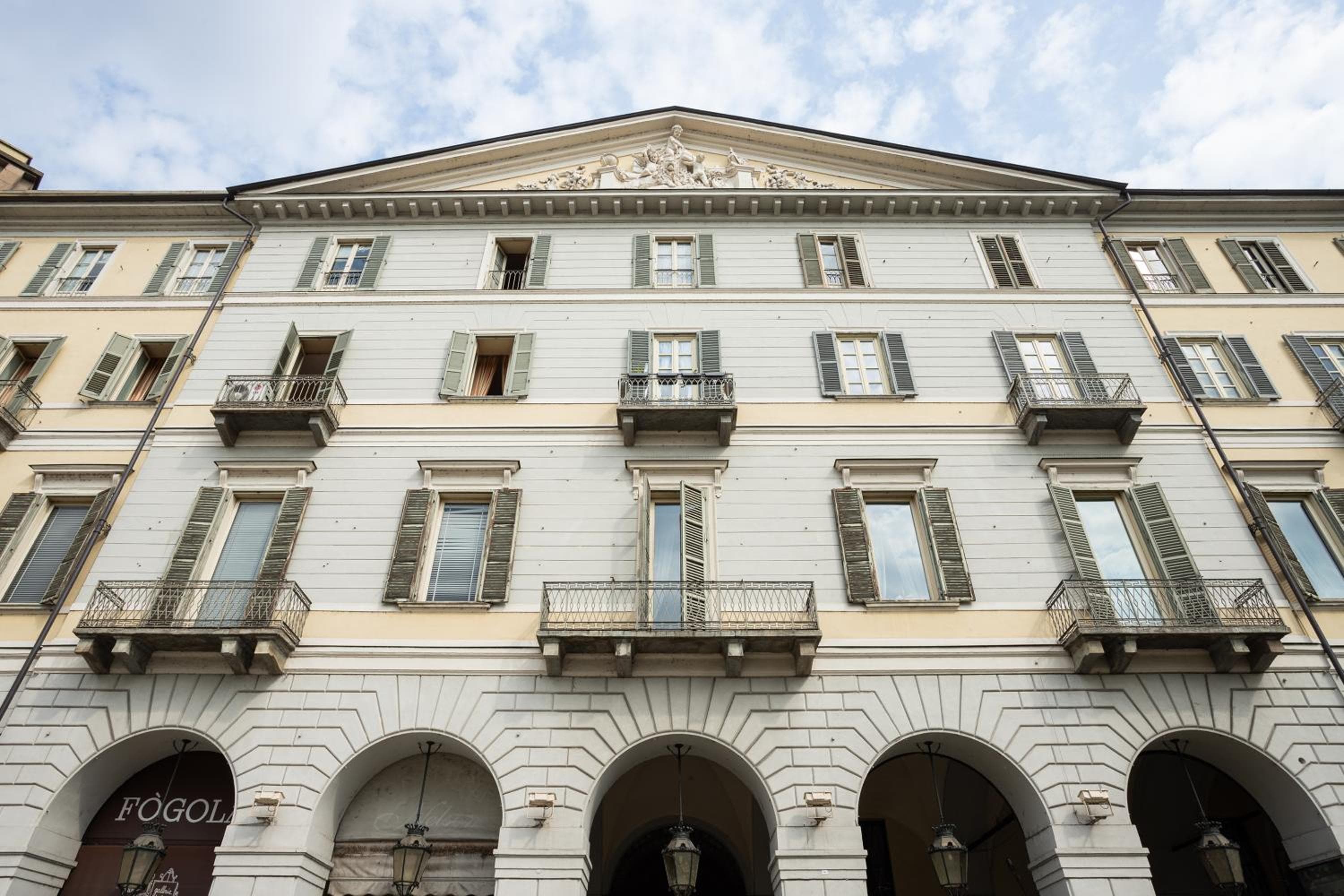 Dynasty Suites Downtown Apartments, Turin