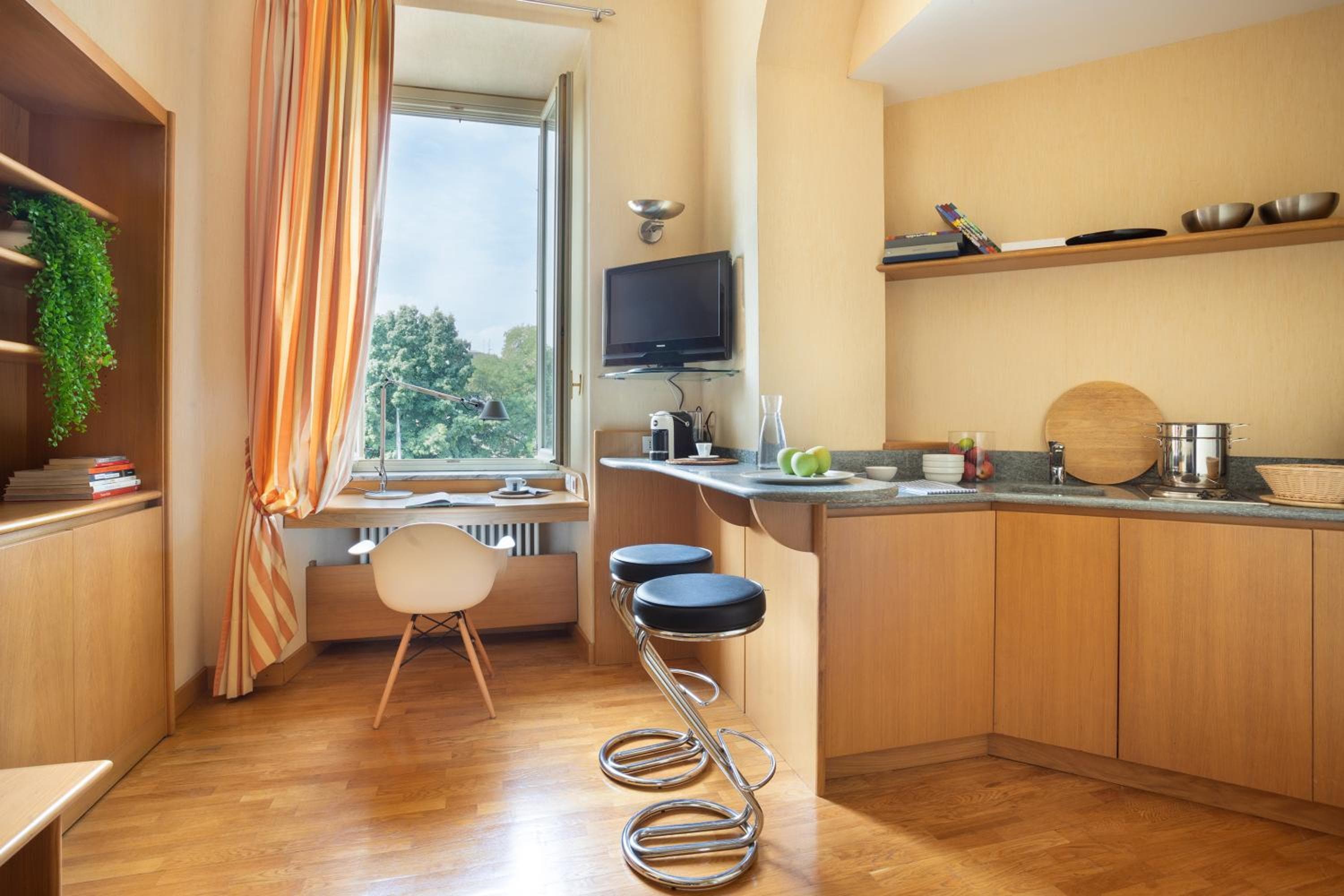 Dynasty Suites Downtown Apartments, Turin, photo 6