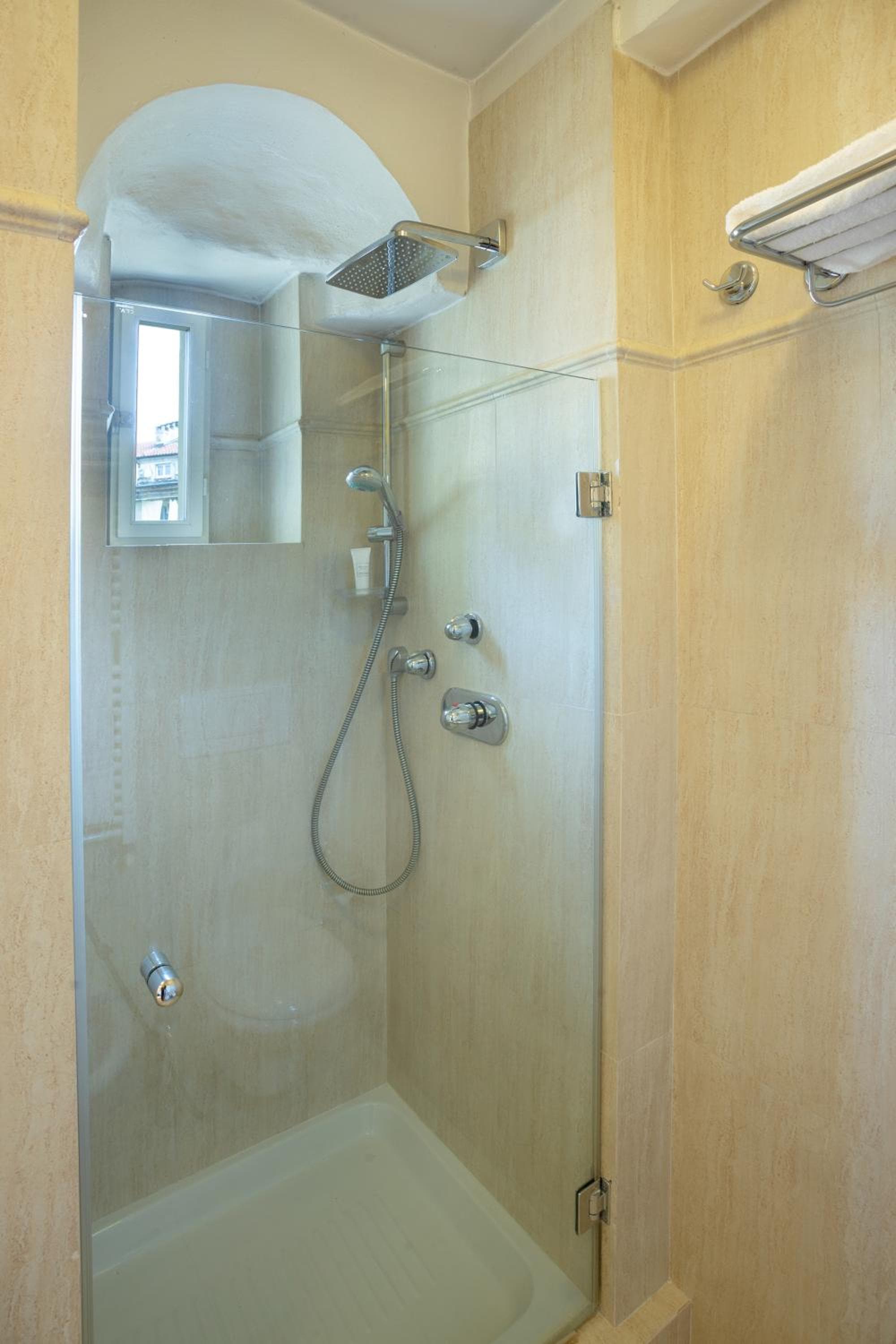 Dynasty Suites Downtown Apartments, Turin, photo 5