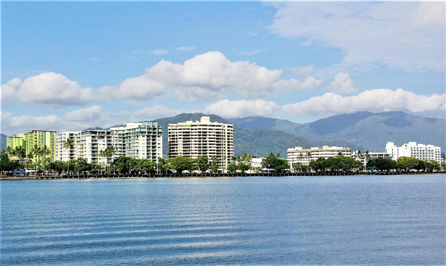 Cairns Aquarius, Cairns