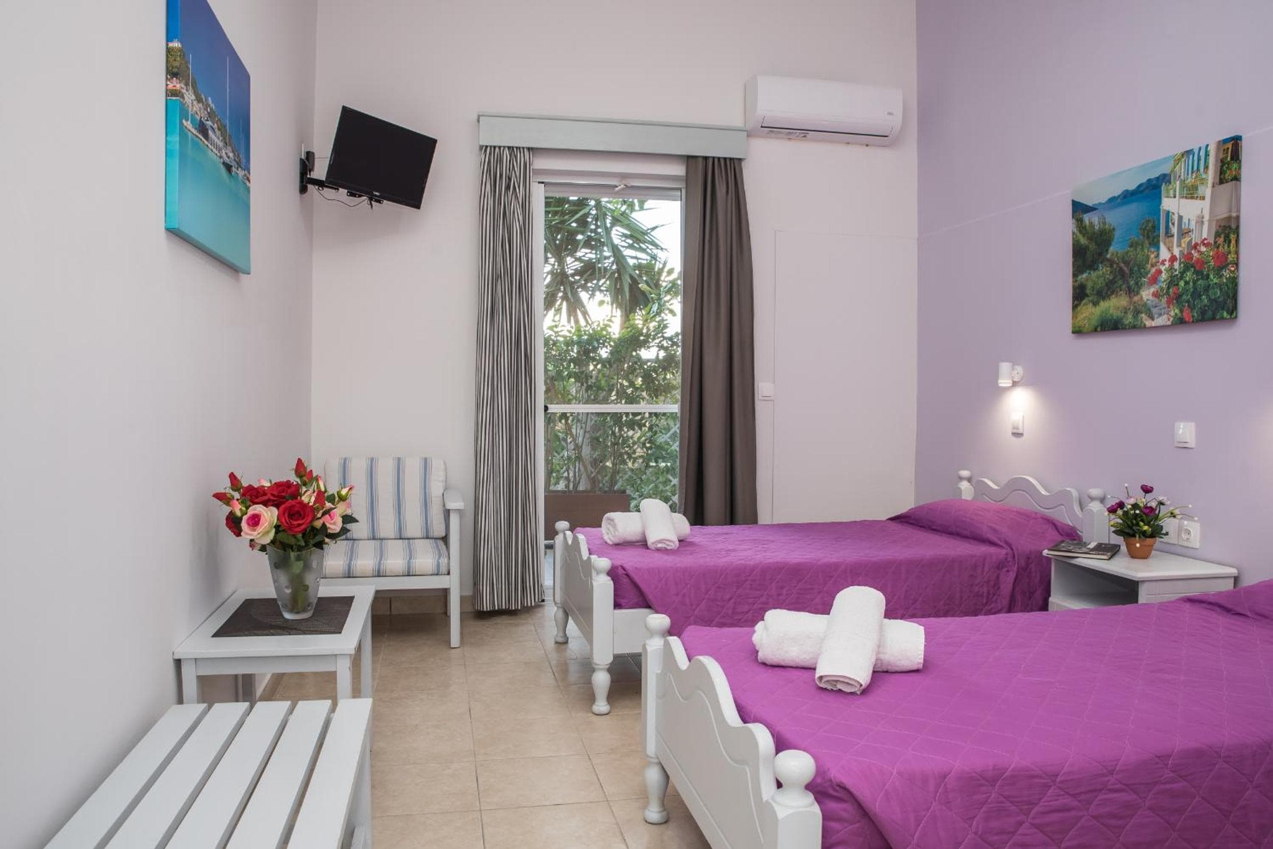 Tom & John Center, Tsilivi, photo 3