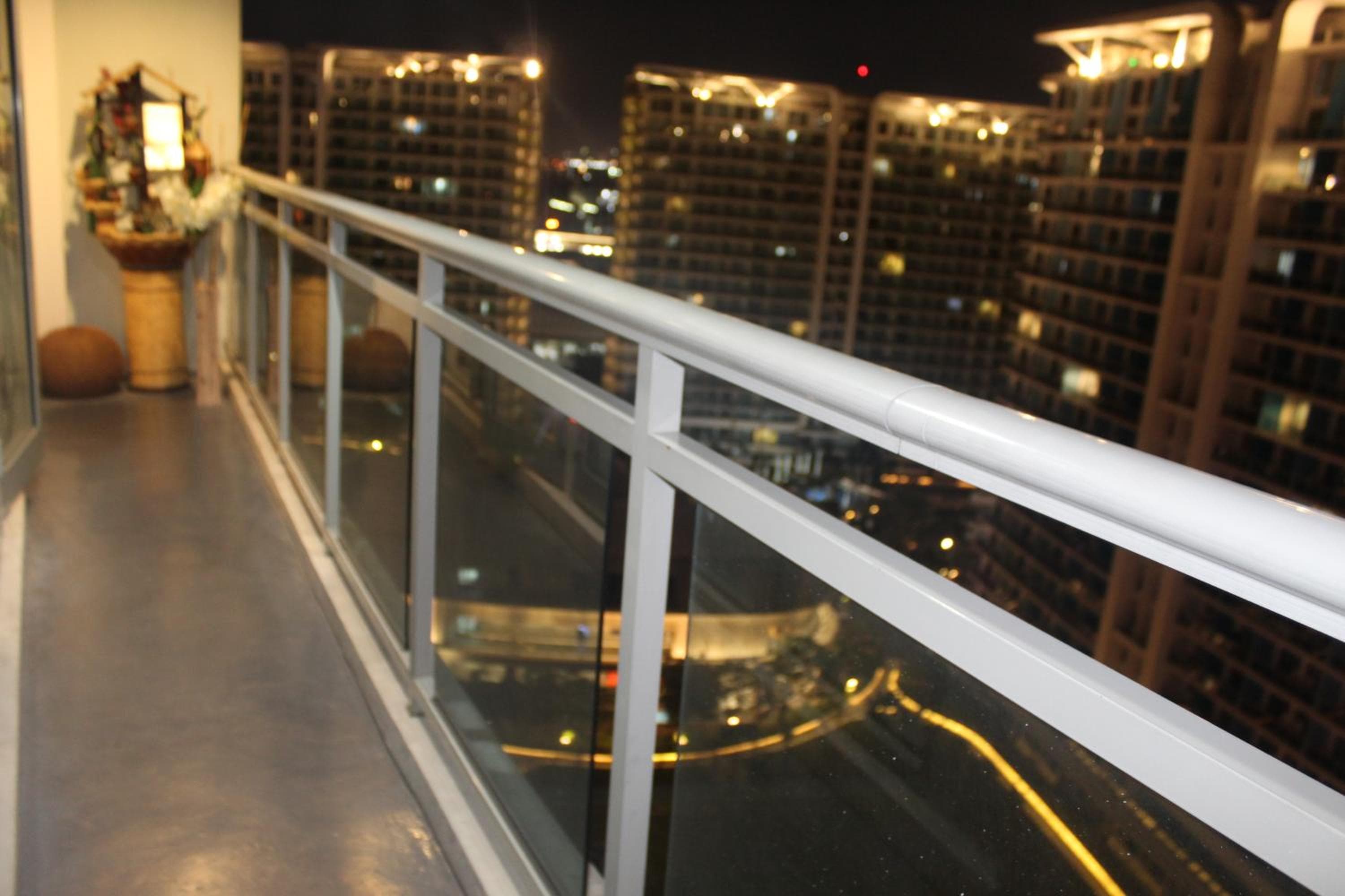 AZURE C1 with balcony wifi MULTIPLE UNITS near airport, photo 4