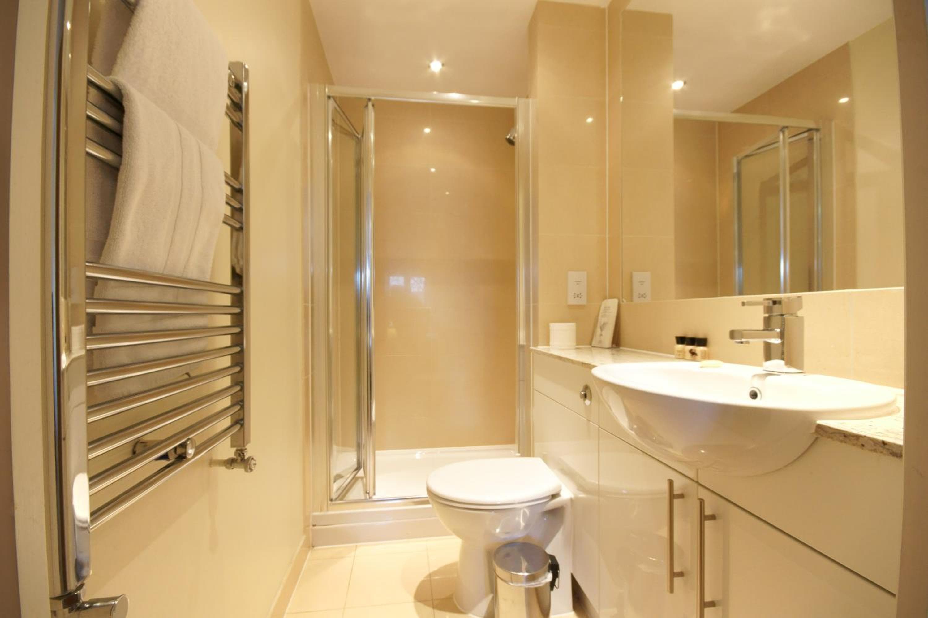 Lodge Drive Serviced Apartments, Enfield, photo 4