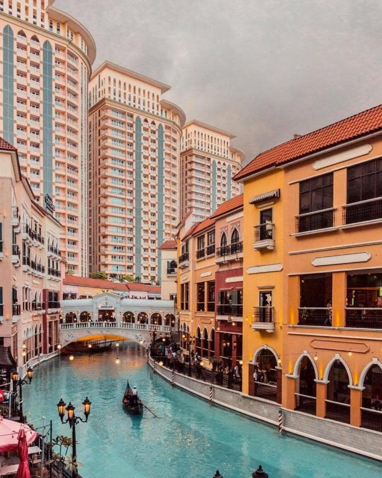 Morgan Suite BGC across5 Venice Canal Mall free Pool gym, Manila