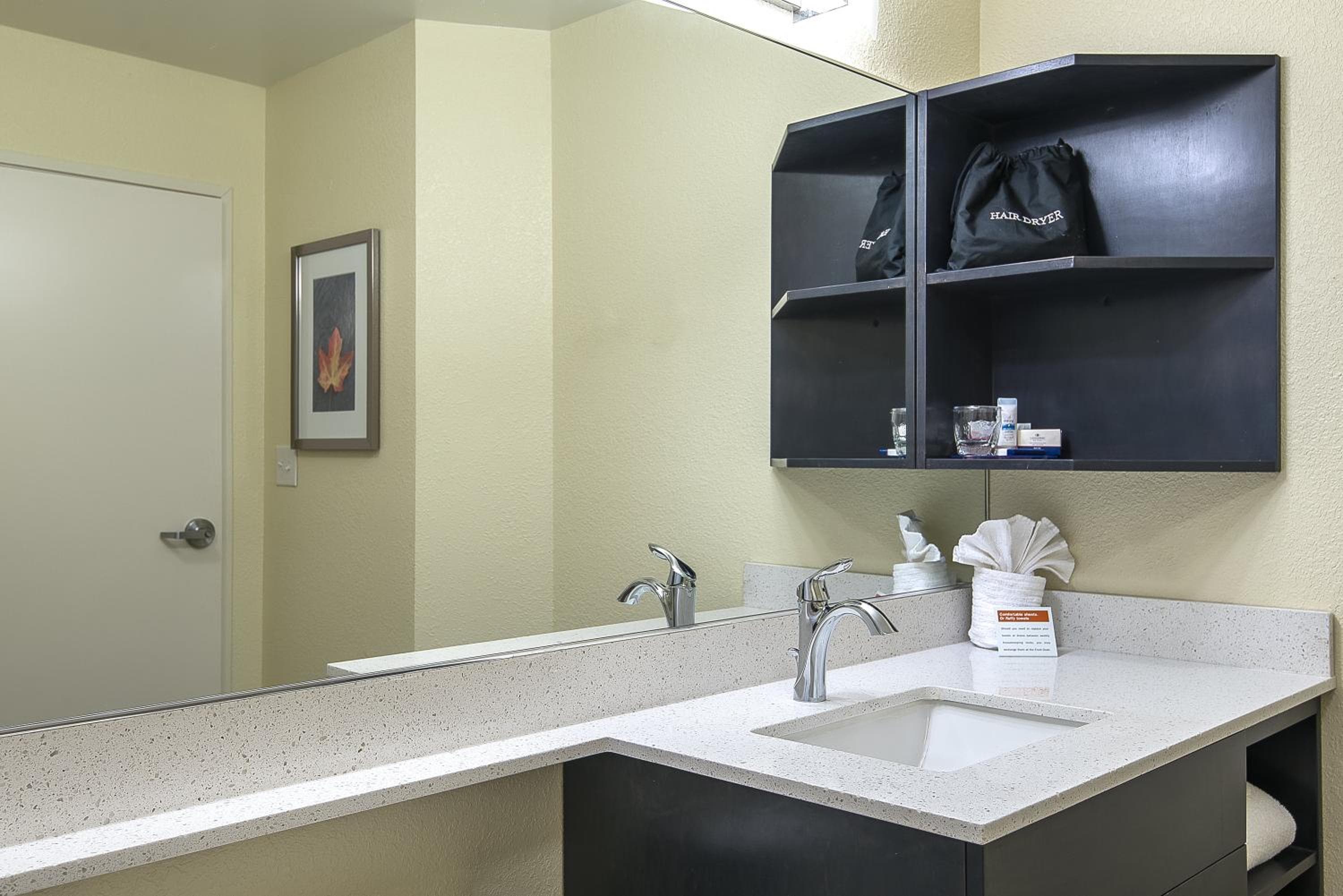 Candlewood Suites Bloomington by IHG, Bloomington, photo 5