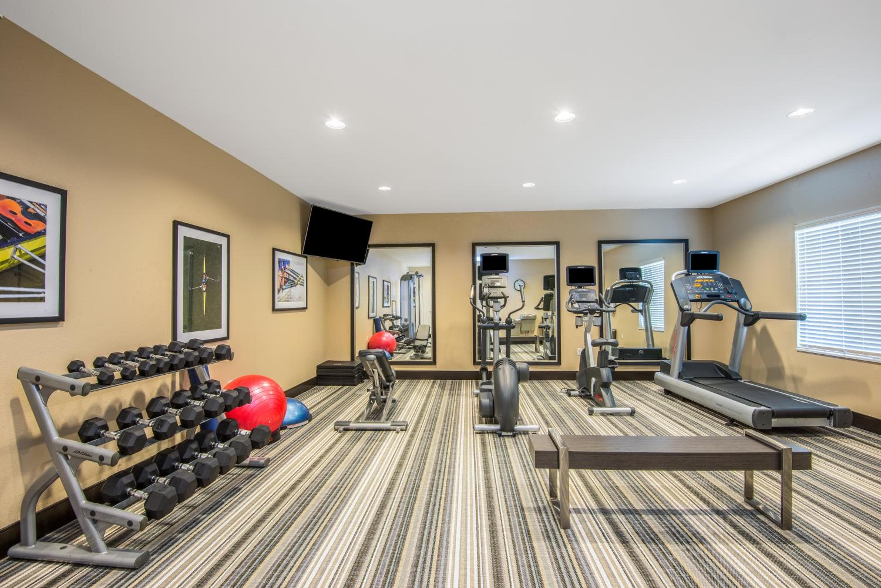 Candlewood Suites Columbia Hwy 63 & I-70 by IHG, Columbia, photo 2