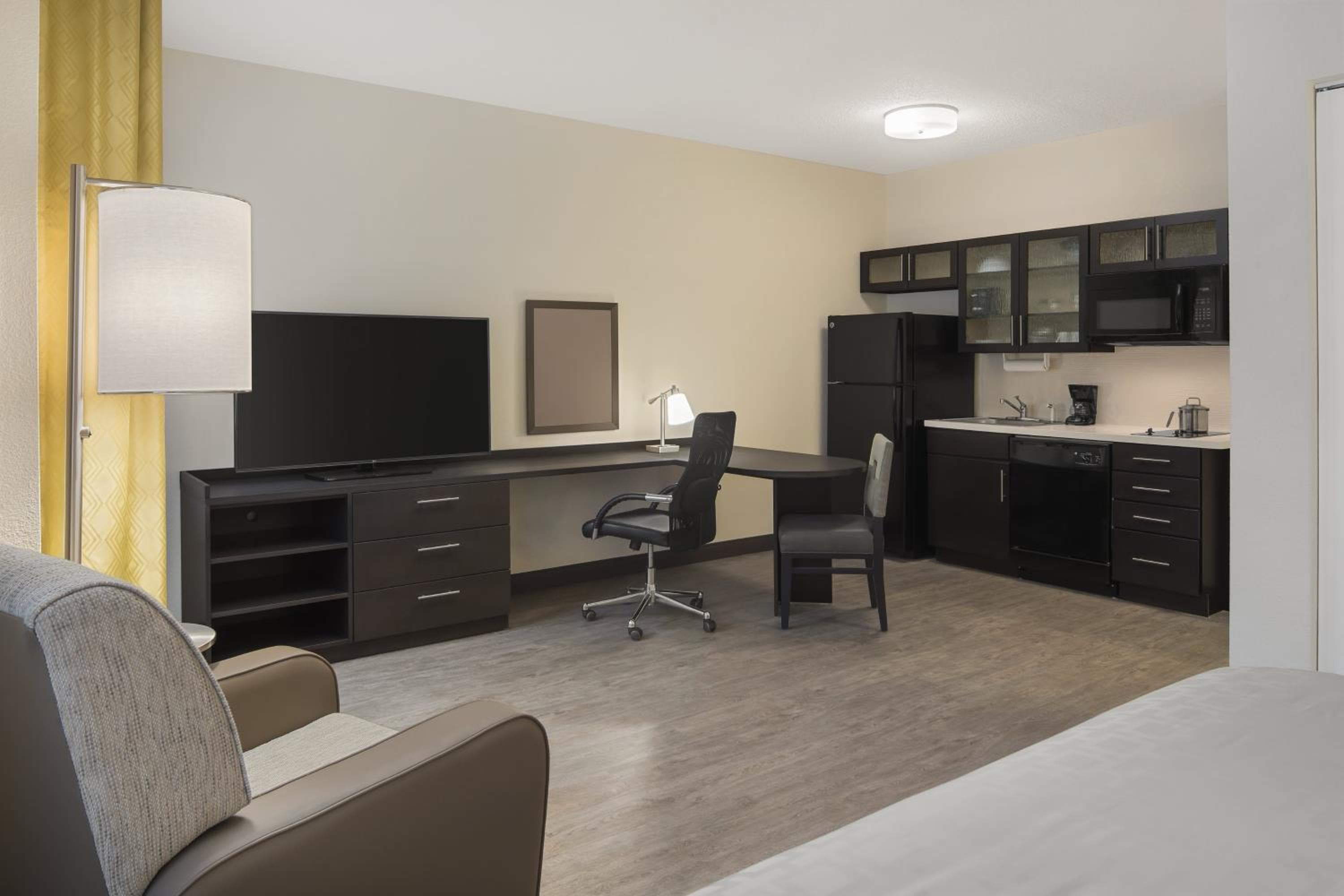 Candlewood Suites - Charlotte - Arrowood by IHG, Charlotte, photo 4