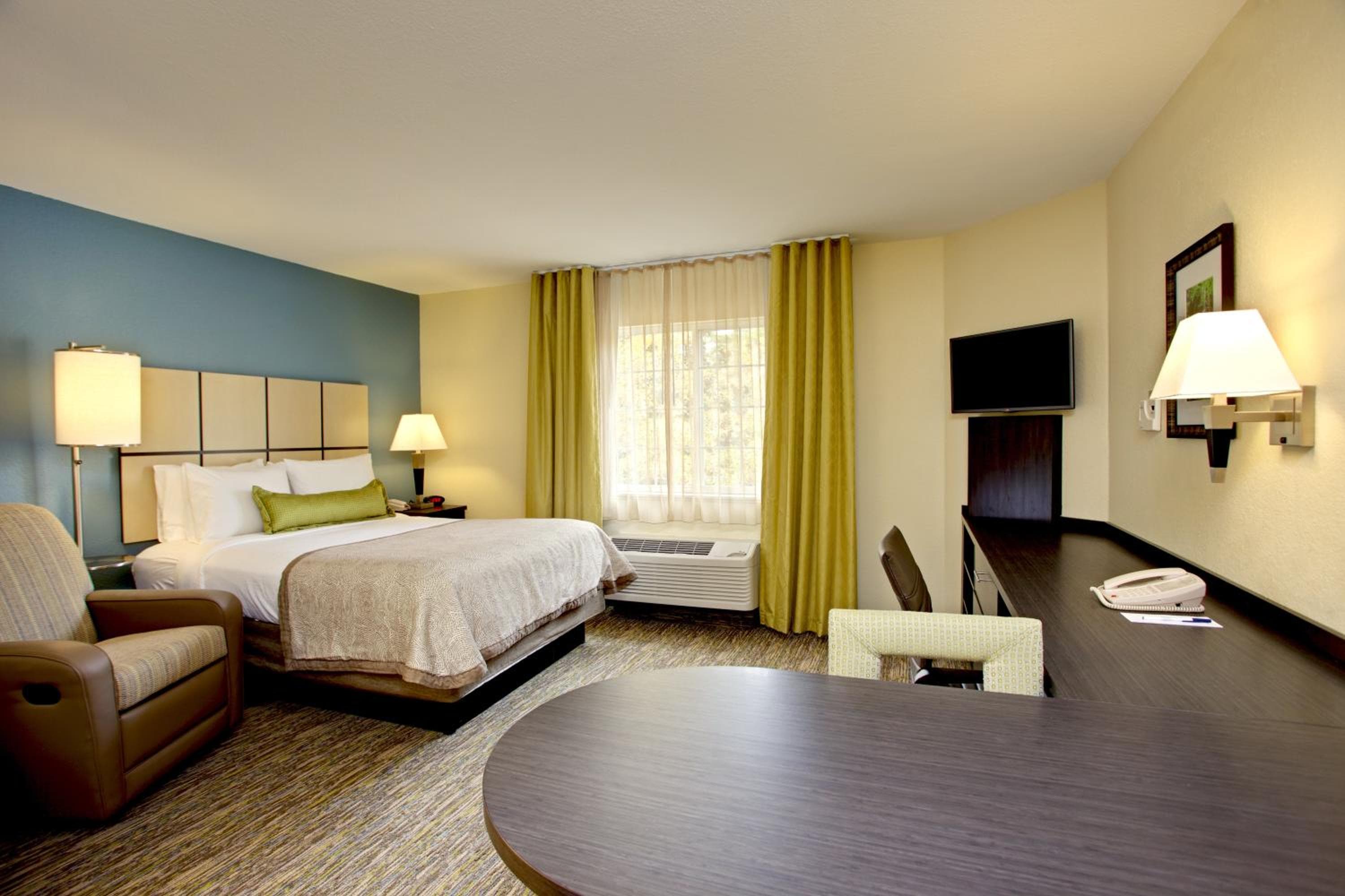 Candlewood Suites Raleigh Crabtree by IHG, Raleigh, photo 2