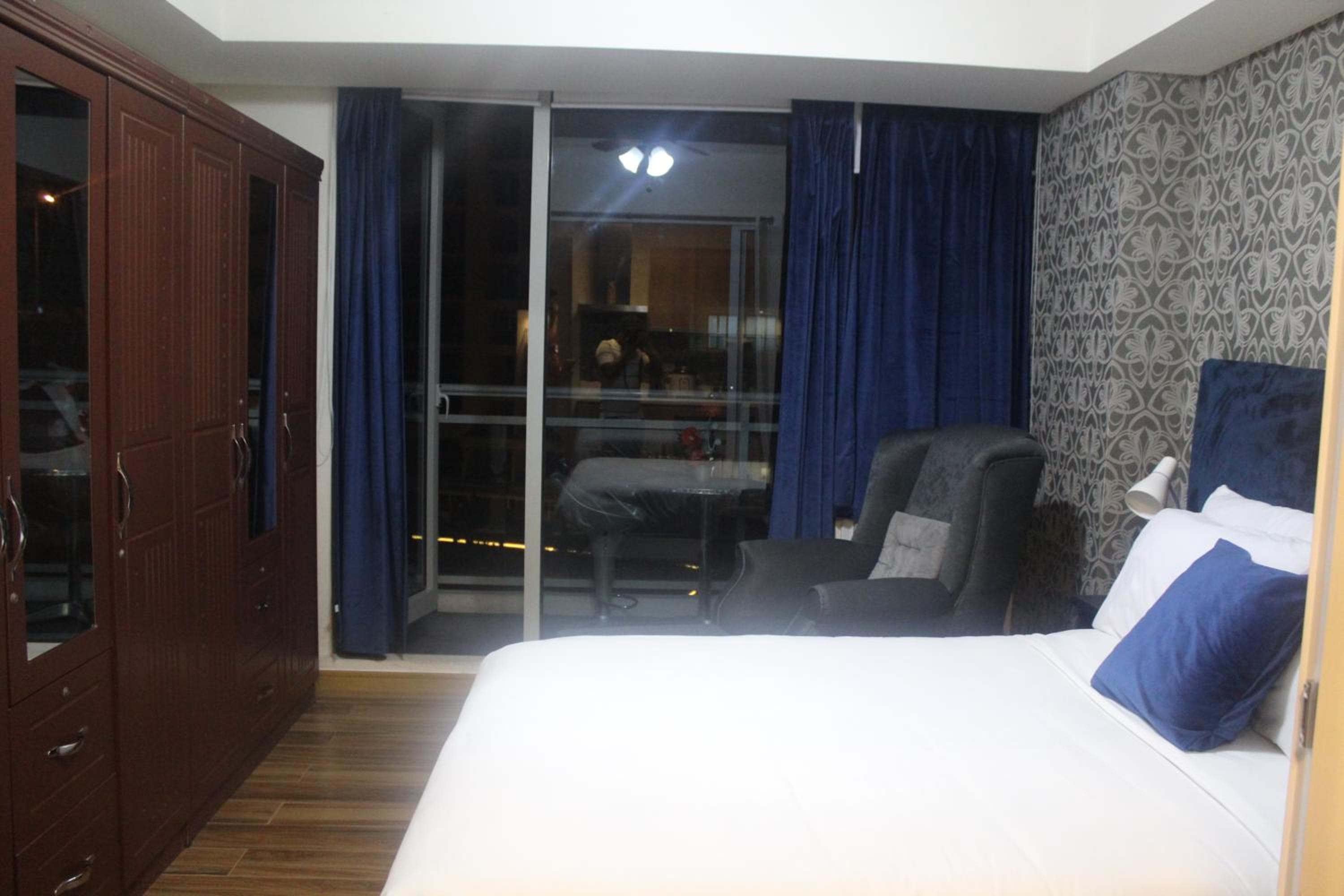 Azure Urban Resort Residence a4 near airport mall with wavepool, Manila, photo 6