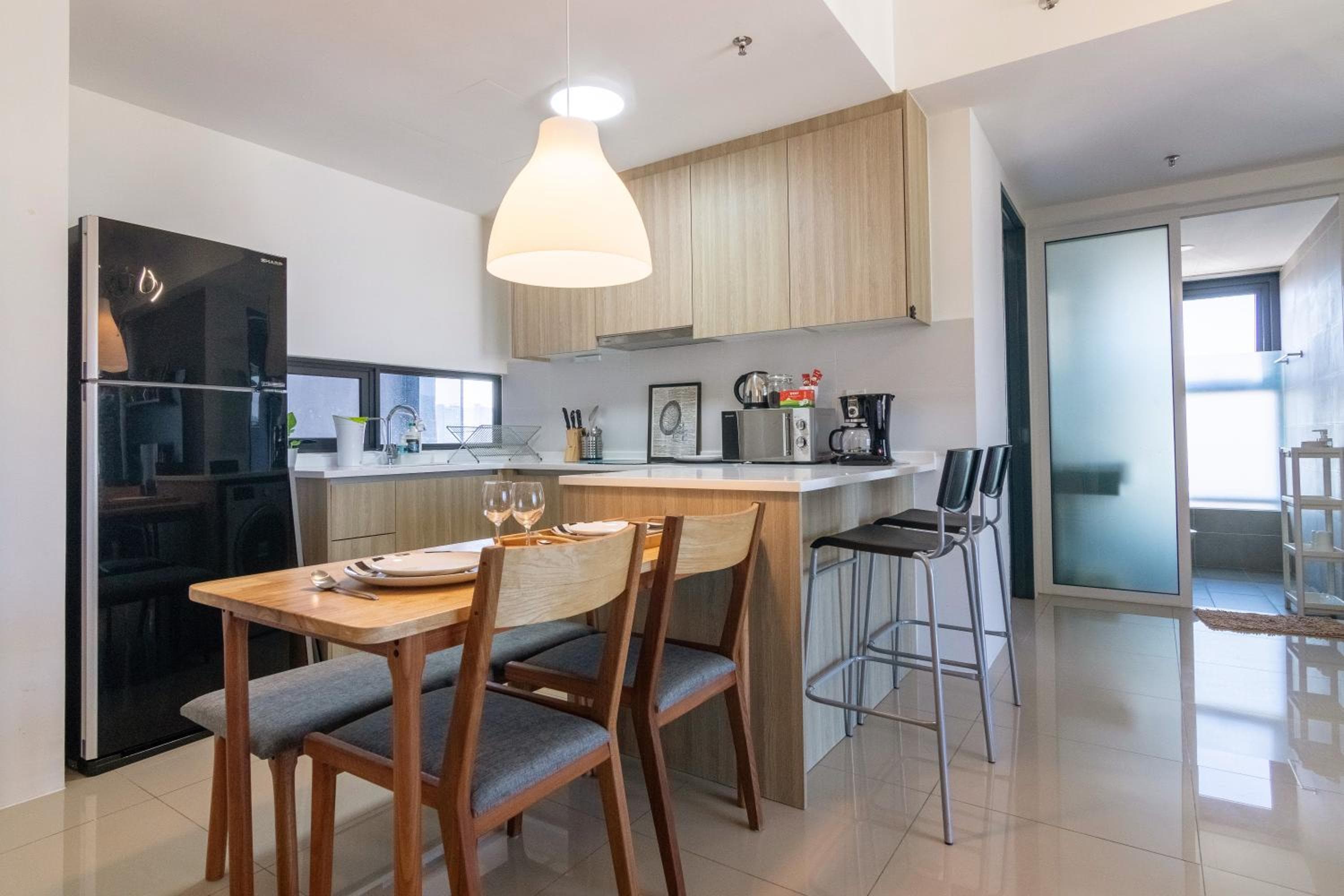Georgetown Tropicana 218 by Airlevate Suites, George Town, photo 6