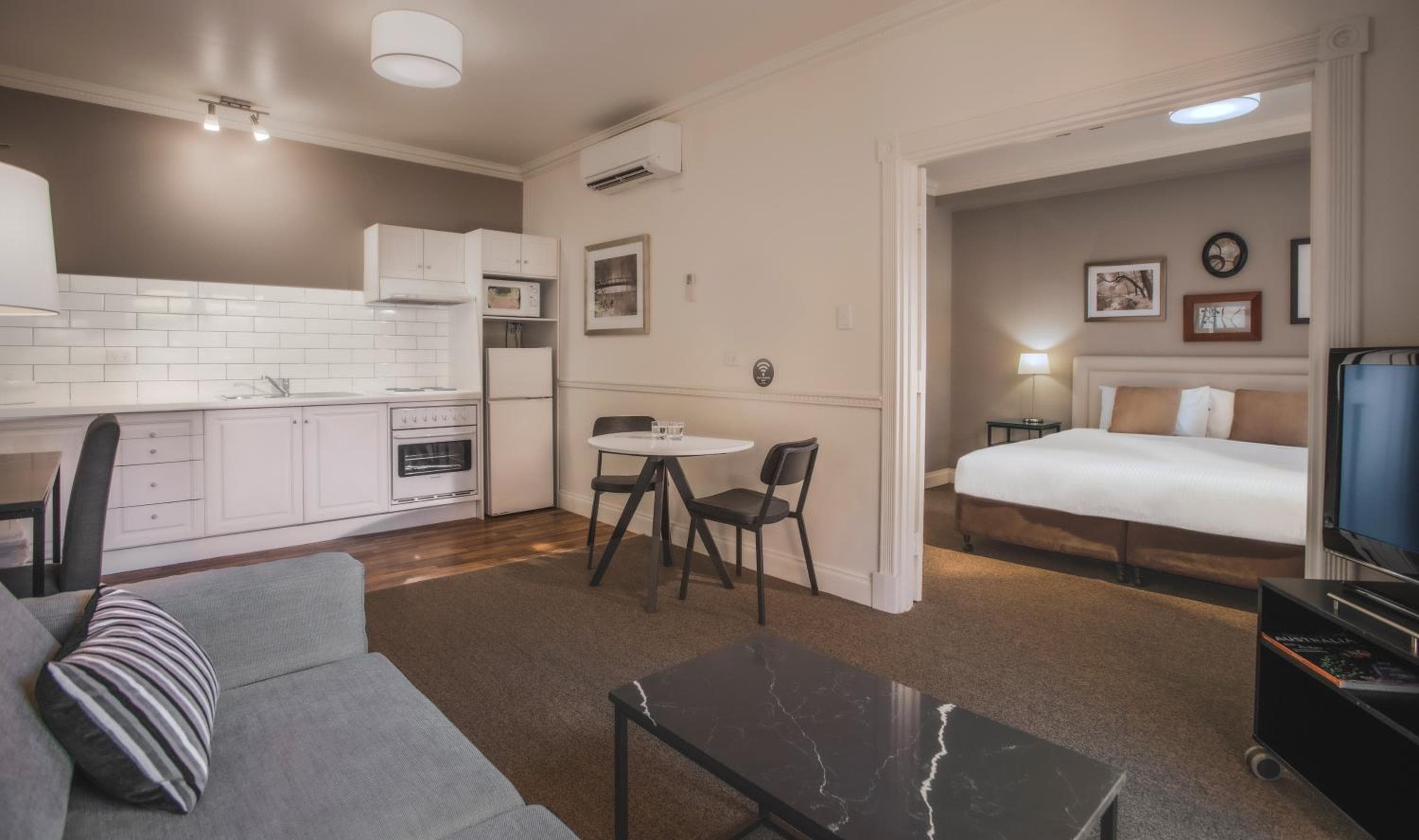 Majestic Old Lion Apartments, Adelaide, photo 3