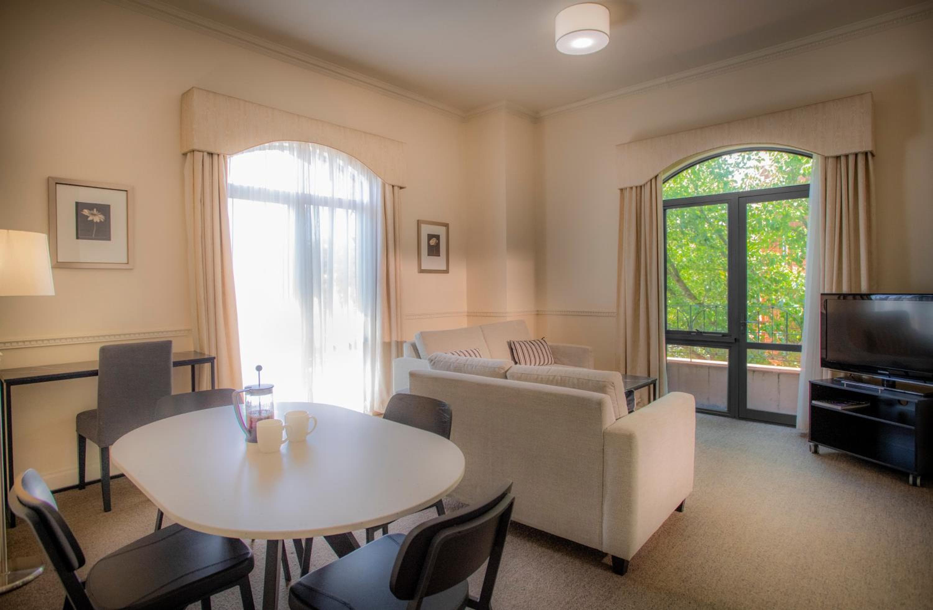 Majestic Old Lion Apartments, Adelaide, photo 2