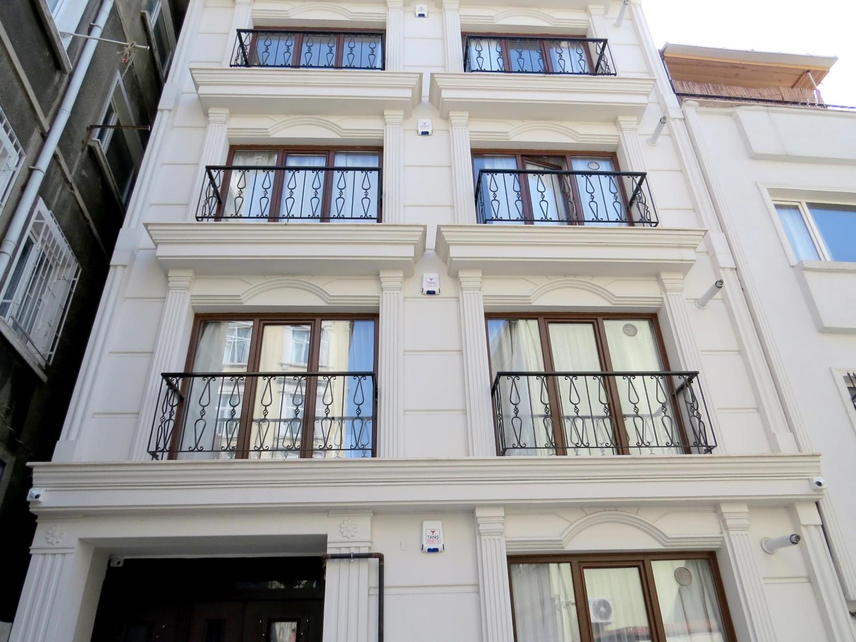 Istanberry - Paradise Apartments with Elevator, Istanbul