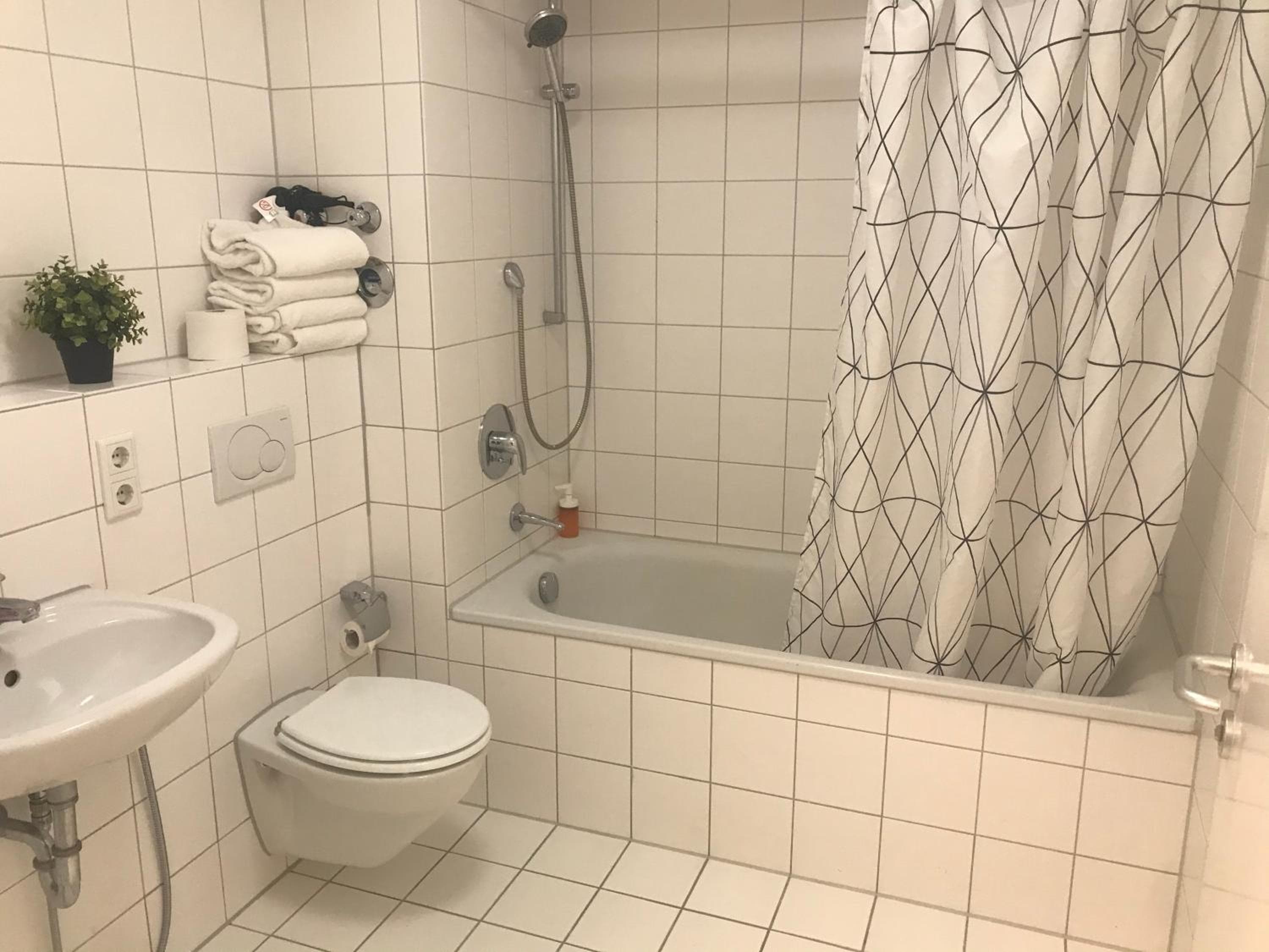 Bathroom at Baynunah Suites Aparthotel