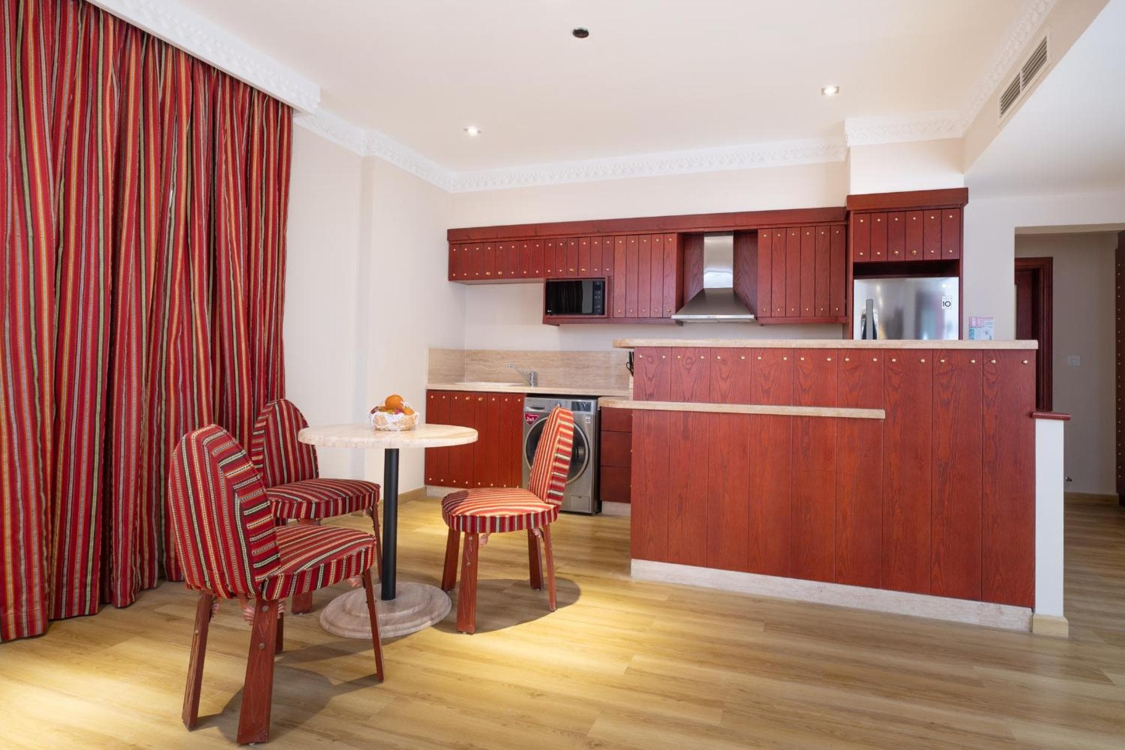 Al Liwan Suites Rawdat Al Khail, Doha, photo 5
