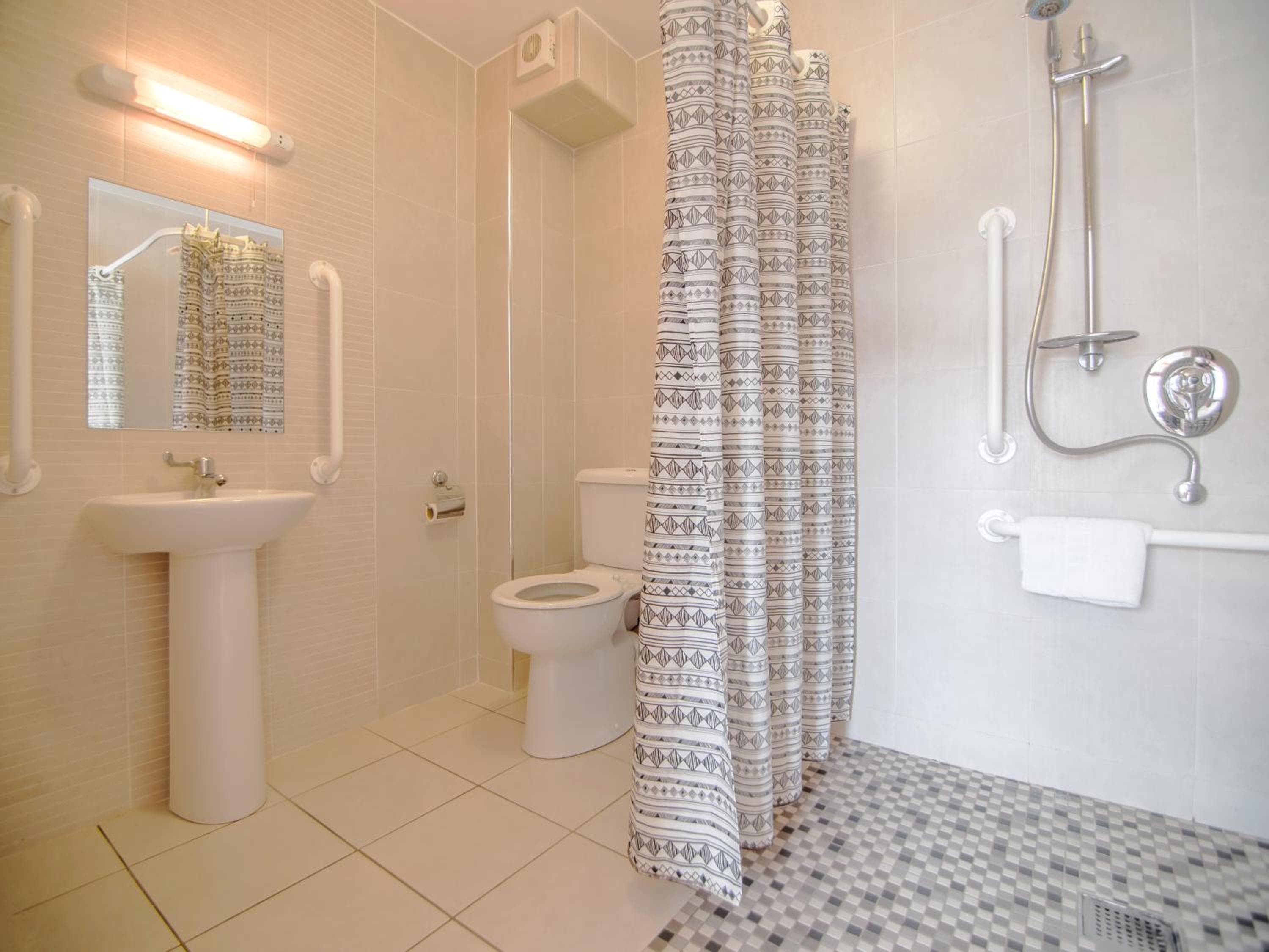 Donegan Court Aparthotel, Galway, photo 6