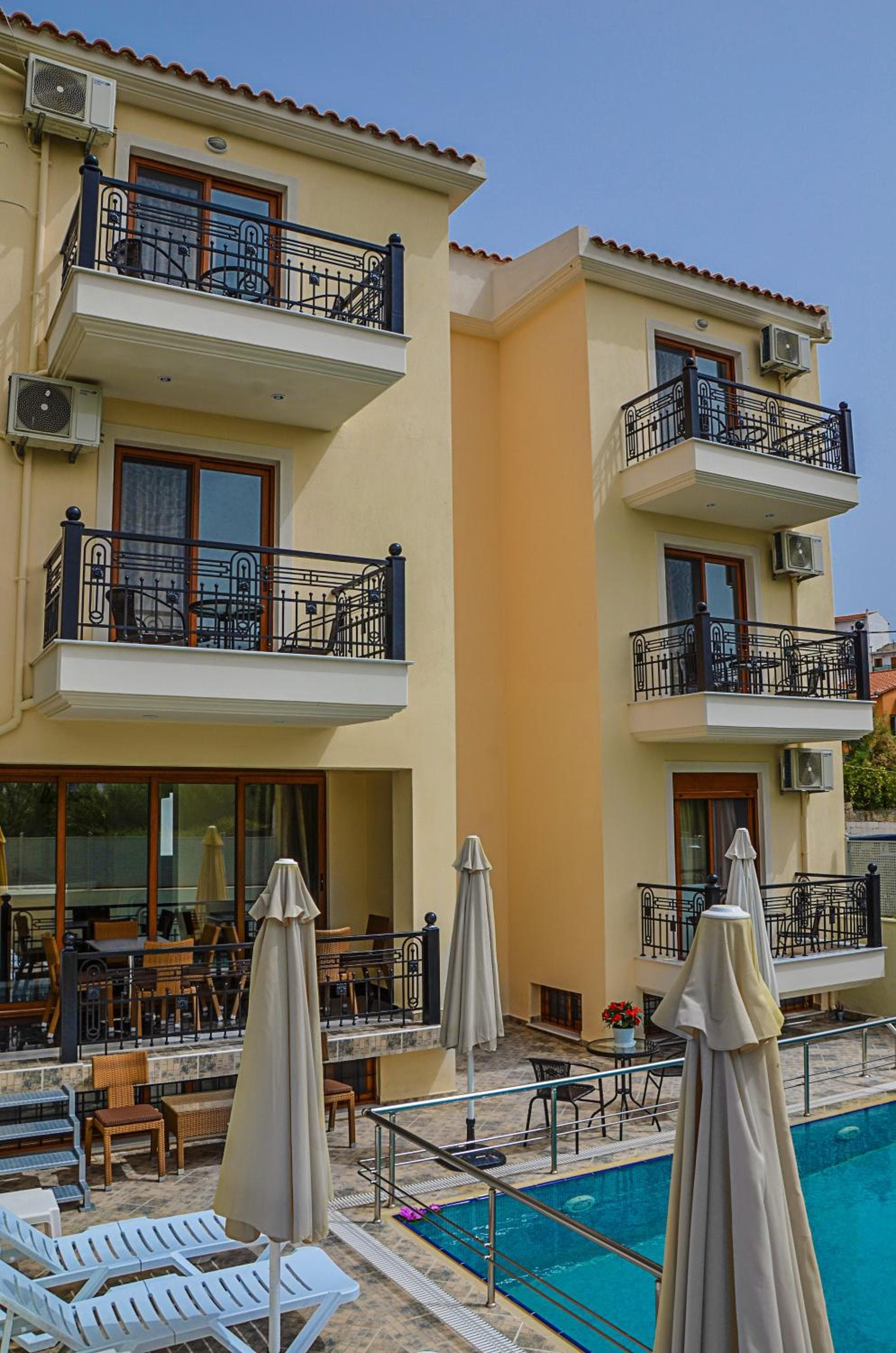 Anthena Studios, Skiathos Town