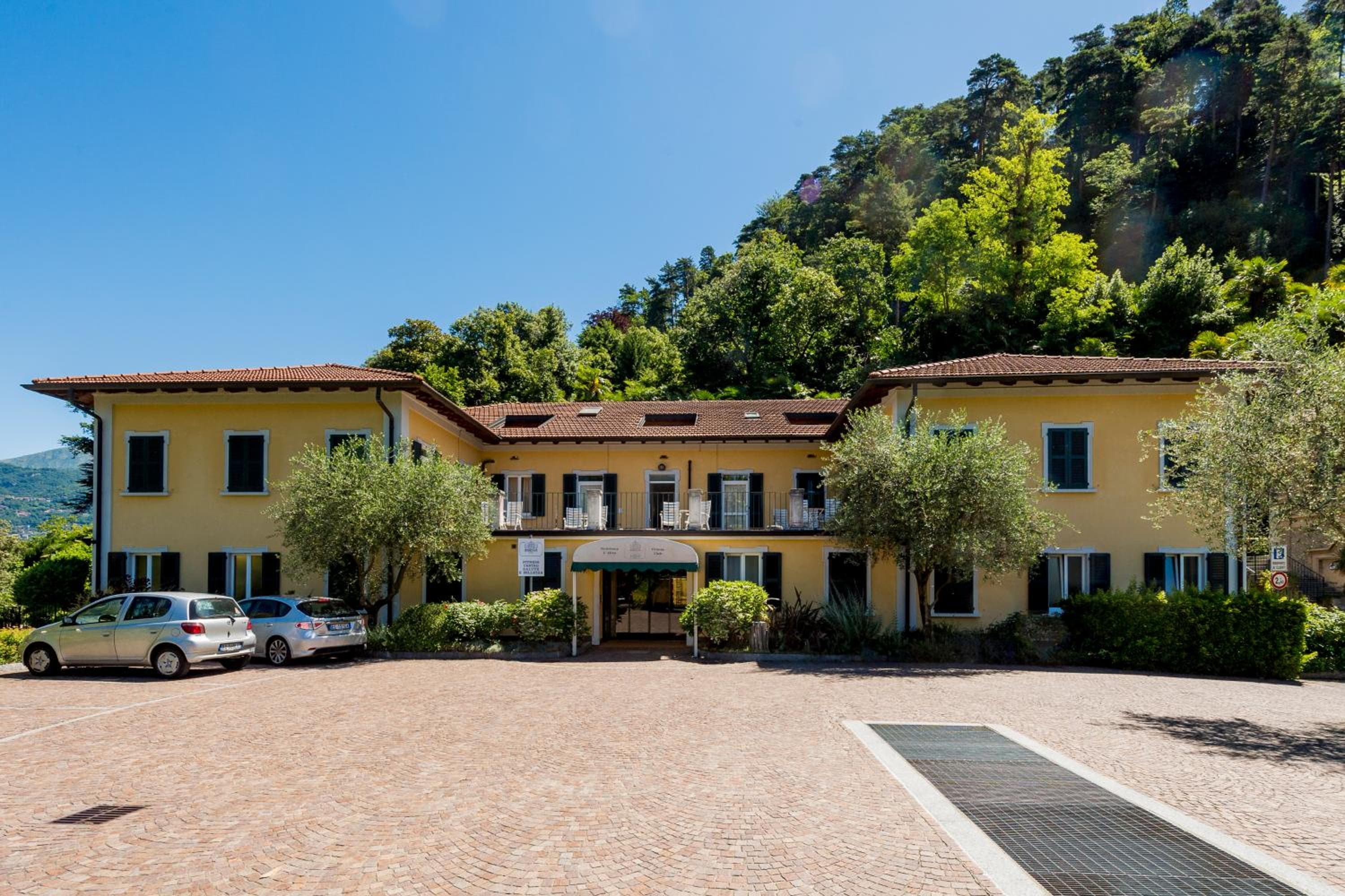 Residence L'Ulivo - Apartments in the city Center, with Fitness, Squash & Private Parking, Bellagio