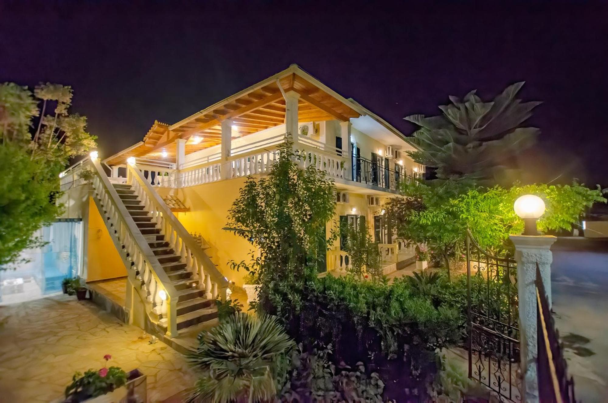 Kapetanios Luxury, Agios Georgios